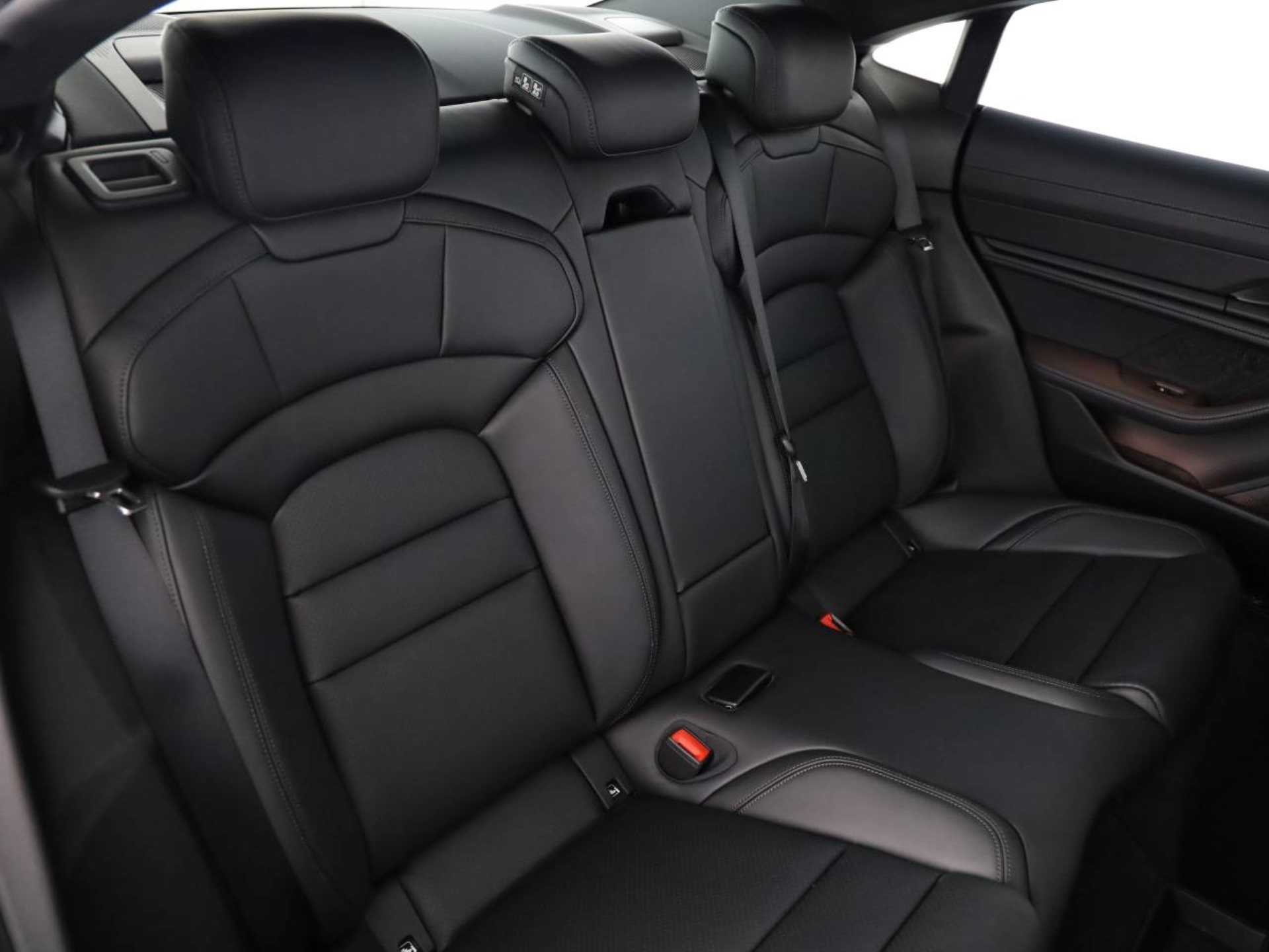 PORSCHE Taycan 4 Black Edition-image-20