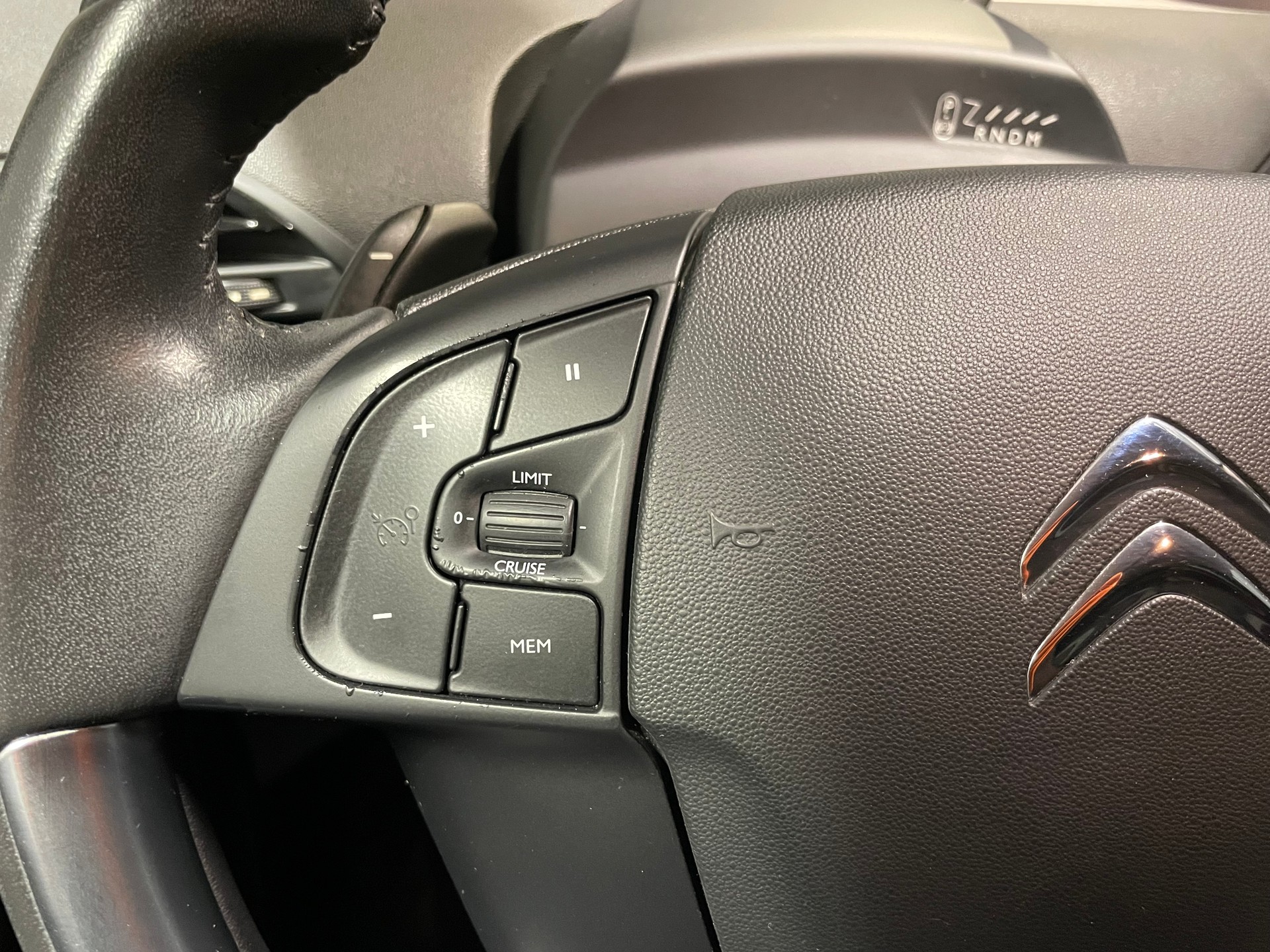 CITROEN C4 Picasso 1.6i 16V THP Feel Edition EAT6(6)(M)-image-11