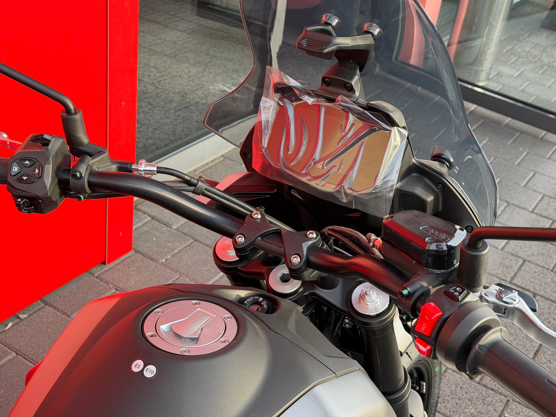 MOTO GUZZI V85 TT Strada E5+ (35kW)-image-9