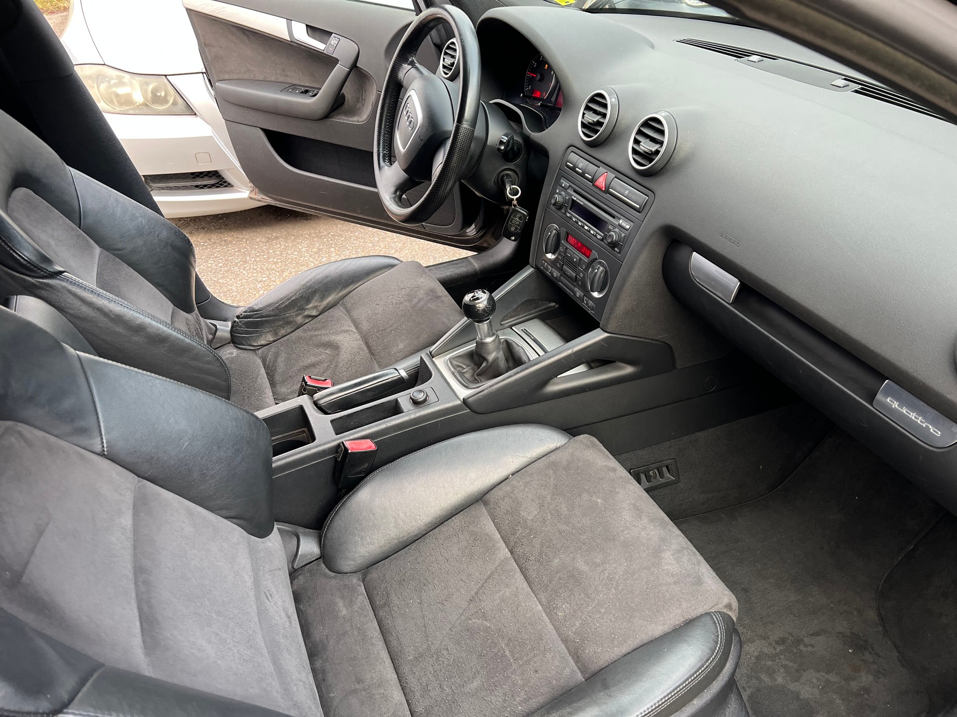 AUDI A3 2.0 Turbo FSI Ambition quattro-image-6