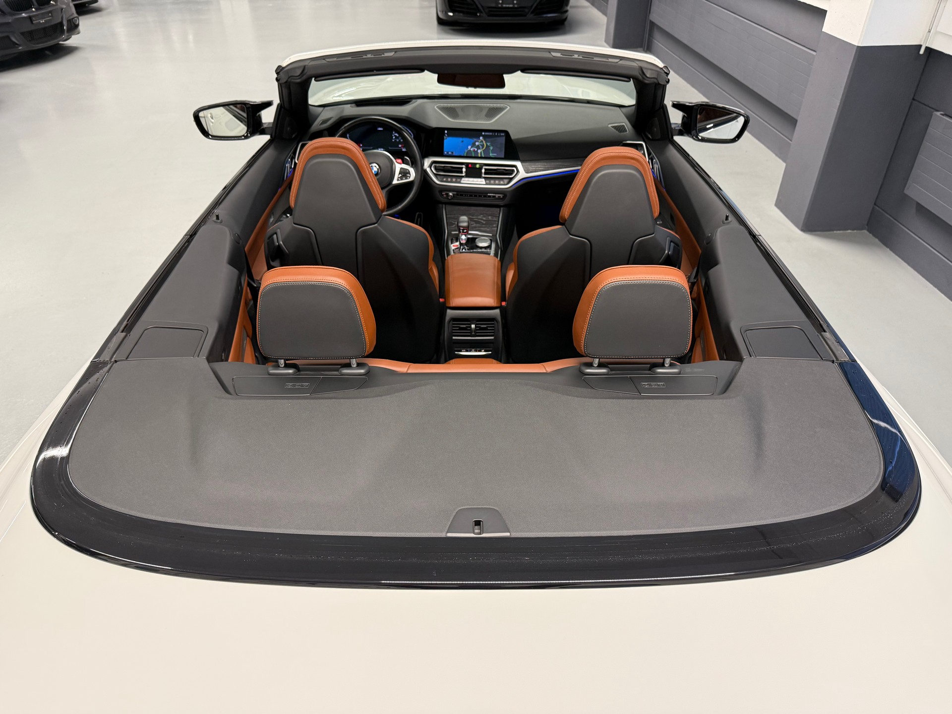 BMW M4 Cabrio Competition M xDrive-image-4