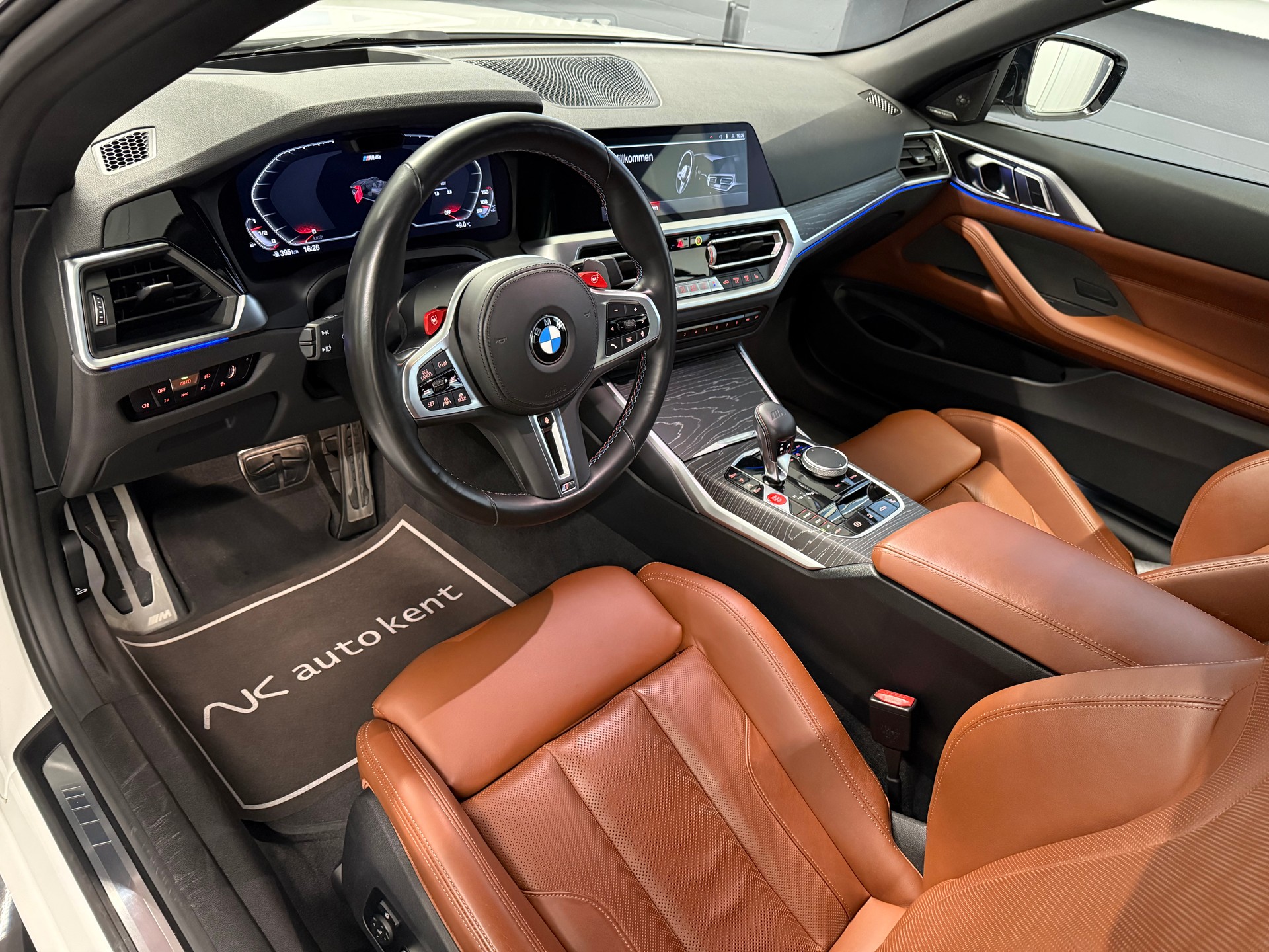 BMW M4 Cabrio Competition M xDrive-image-12