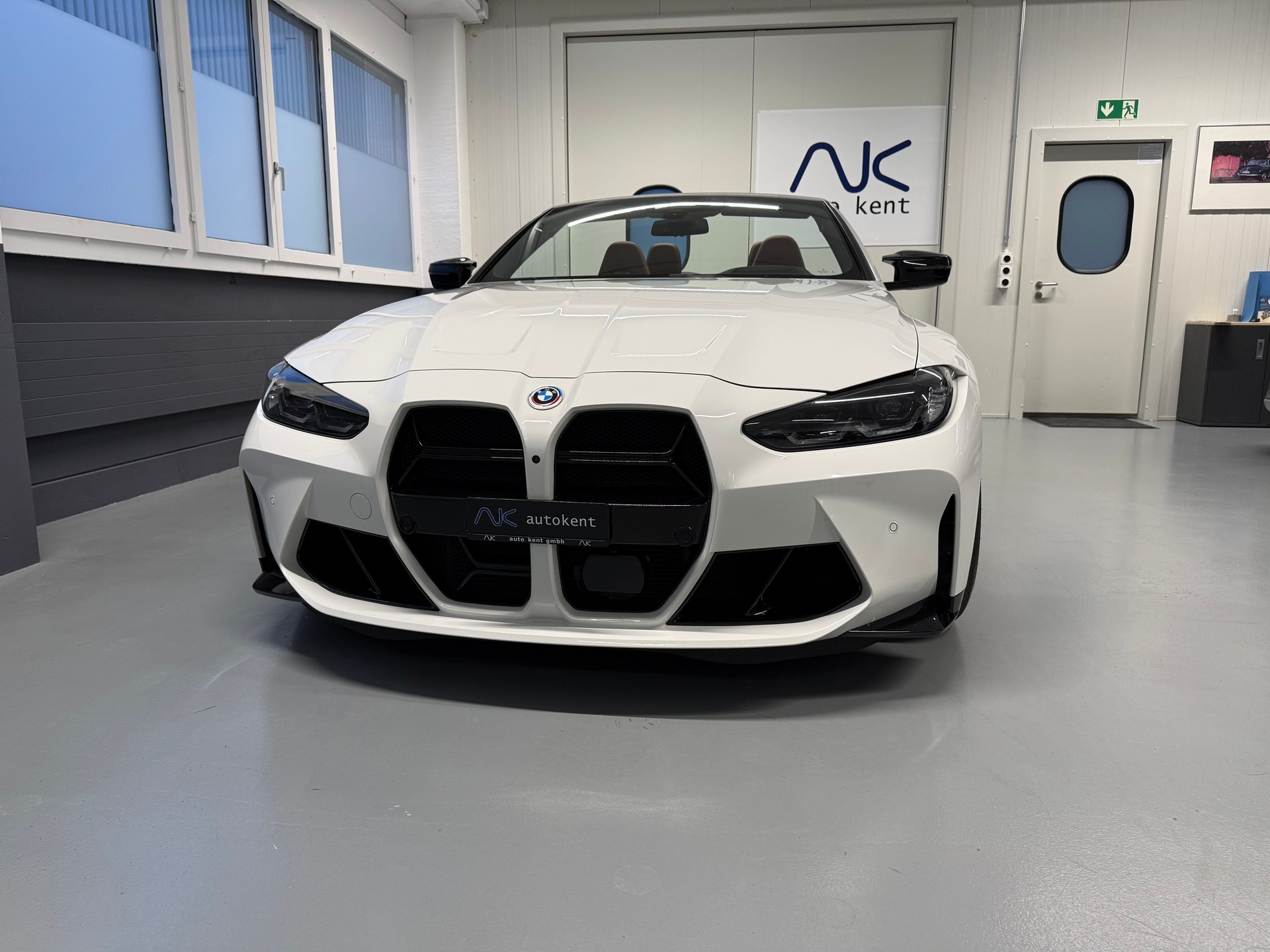 BMW M4 Cabrio Competition M xDrive-image-1
