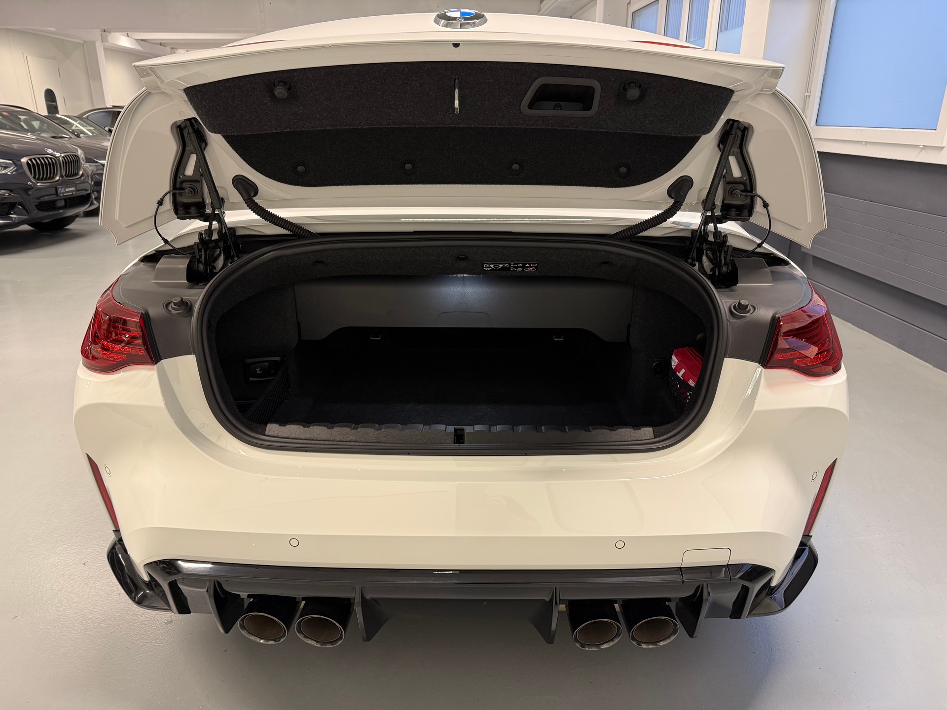 BMW M4 Cabrio Competition M xDrive-image-11