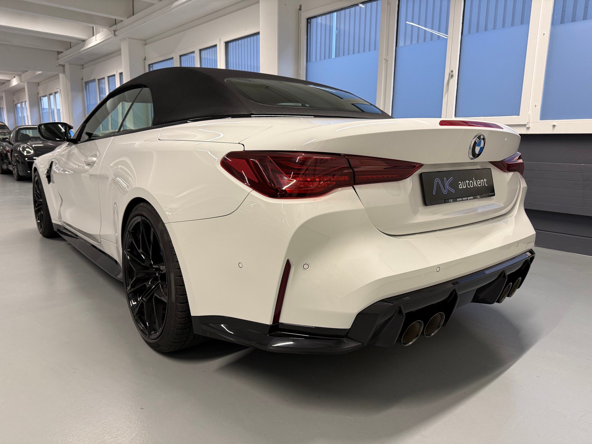 BMW M4 Cabrio Competition M xDrive-image-9