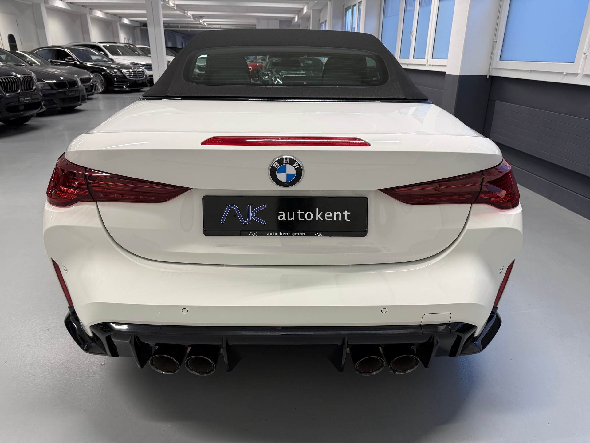 BMW M4 Cabrio Competition M xDrive-image-10