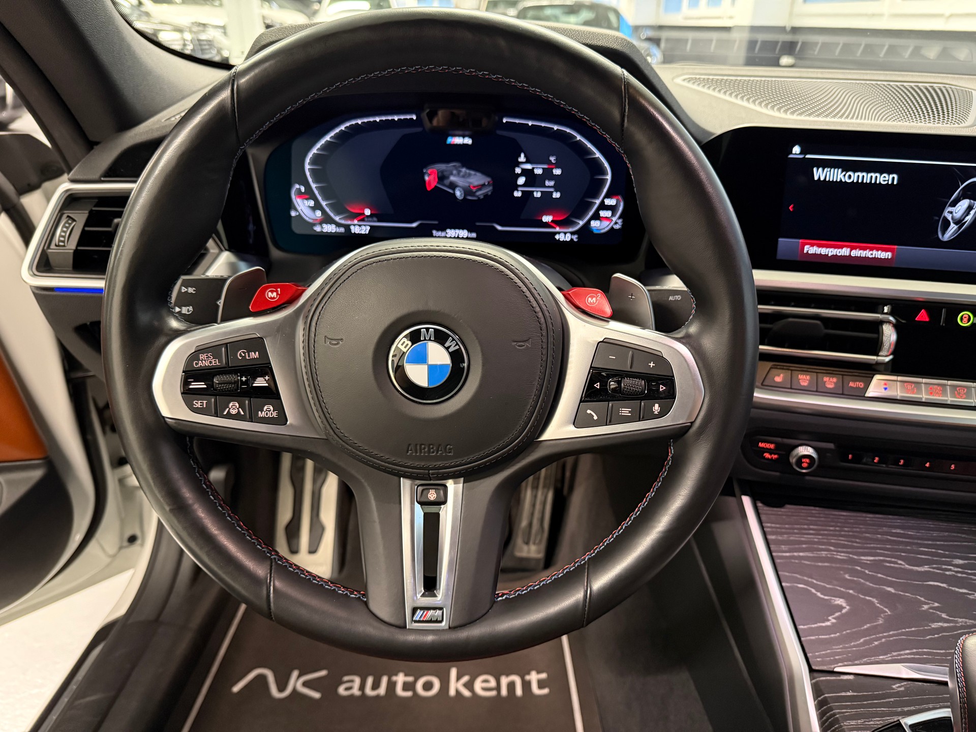 BMW M4 Cabrio Competition M xDrive-image-13