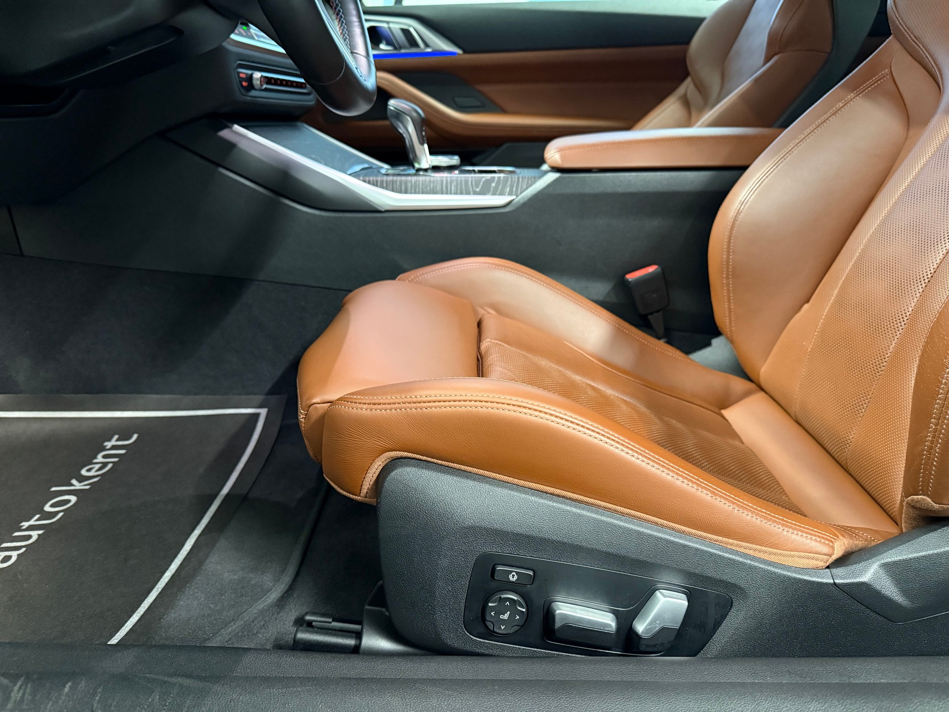 BMW M4 Cabrio Competition M xDrive-image-21