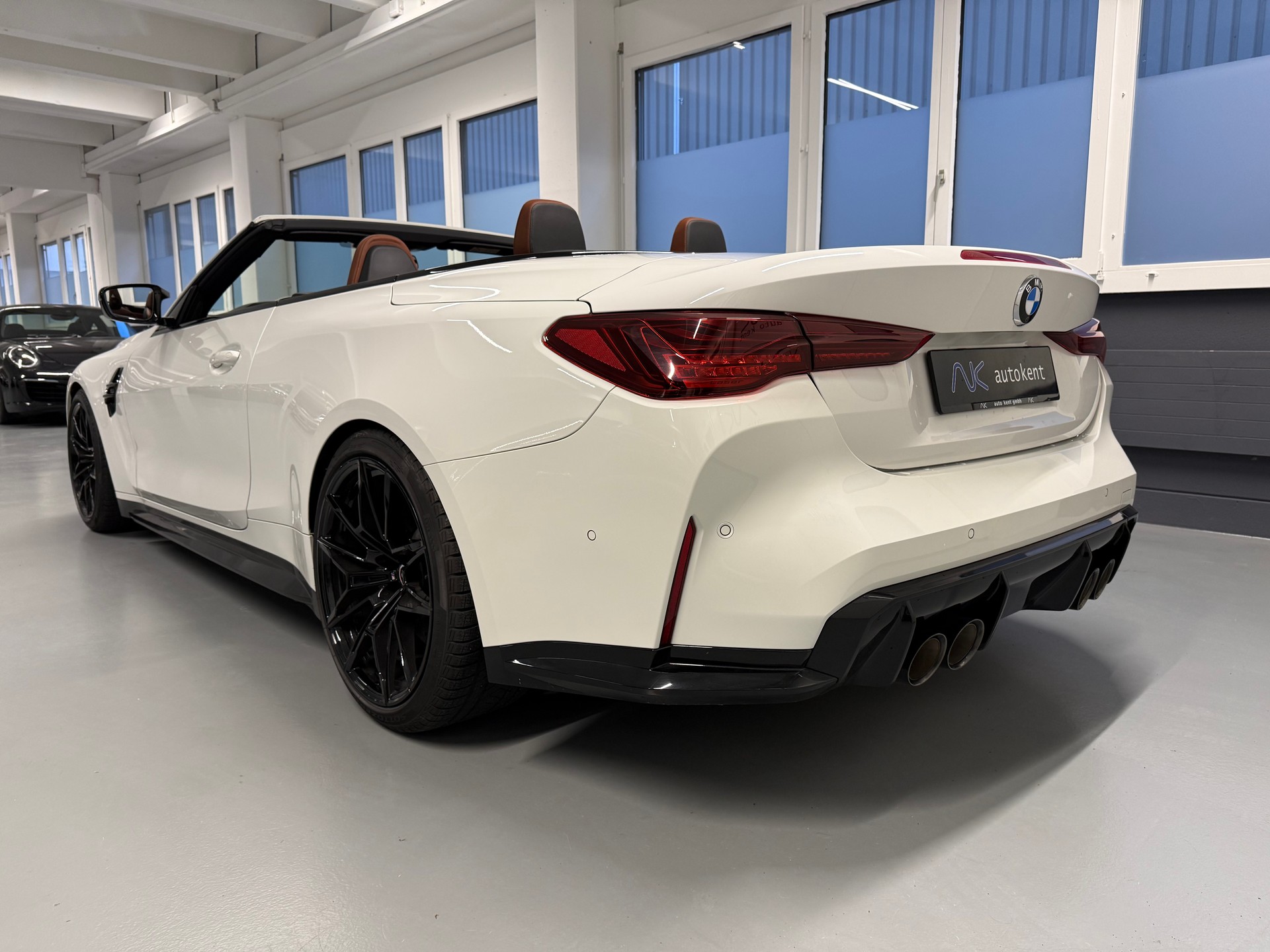 BMW M4 Cabrio Competition M xDrive-image-3