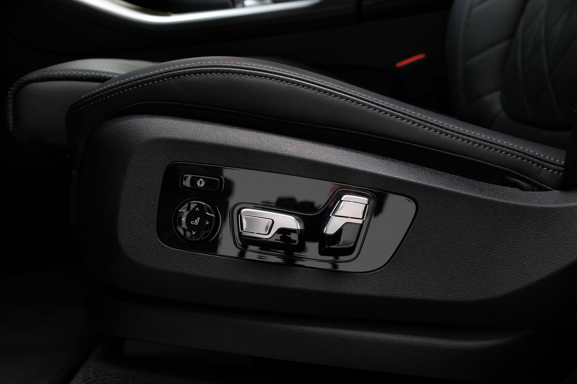 BMW X5 xDrive 48V 40i Steptronic-image-27