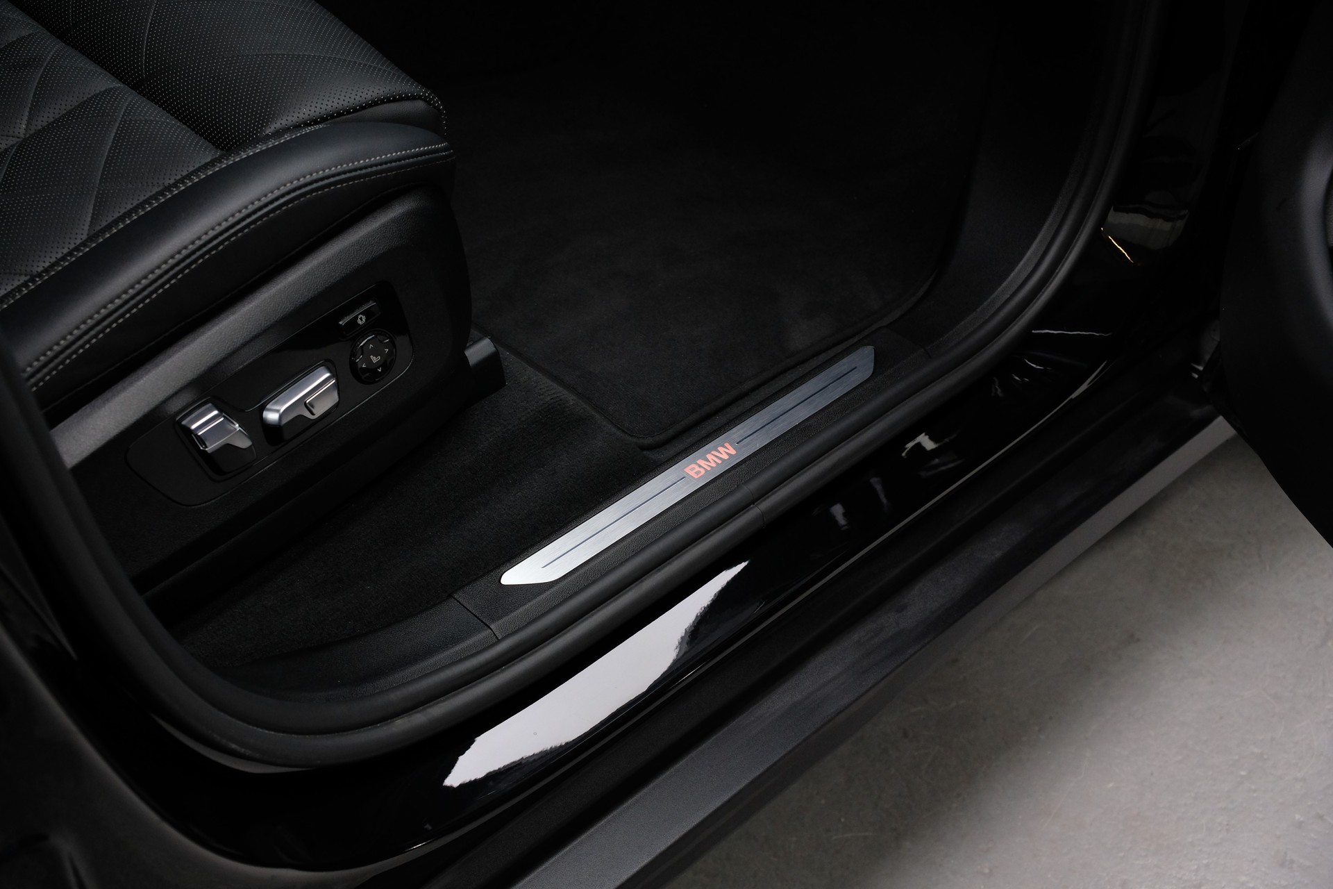 BMW X5 xDrive 48V 40i Steptronic-image-28