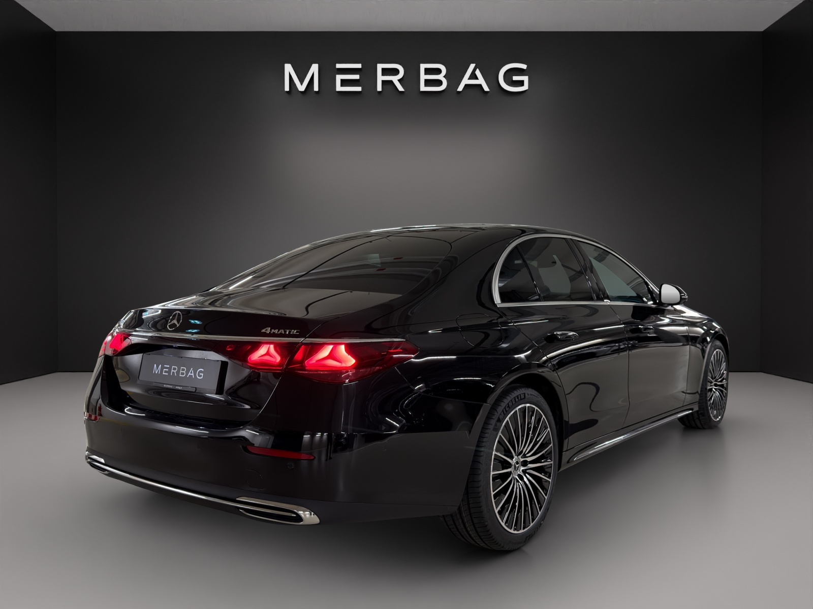 MERCEDES-BENZ E 200 4MATIC Limousine-image-6