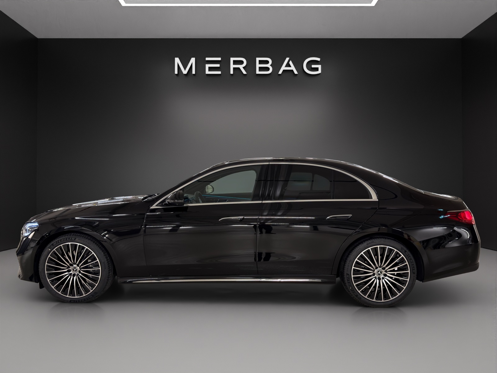 MERCEDES-BENZ E 200 4MATIC Limousine-image-3