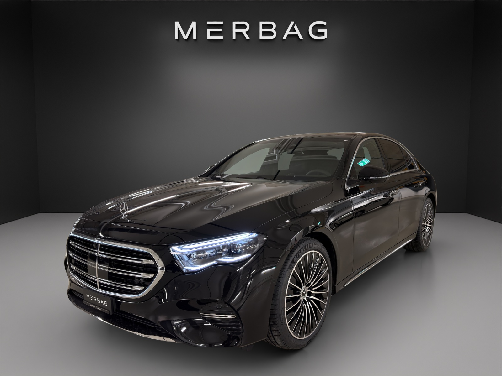 MERCEDES-BENZ E 200 4MATIC Limousine-image-2