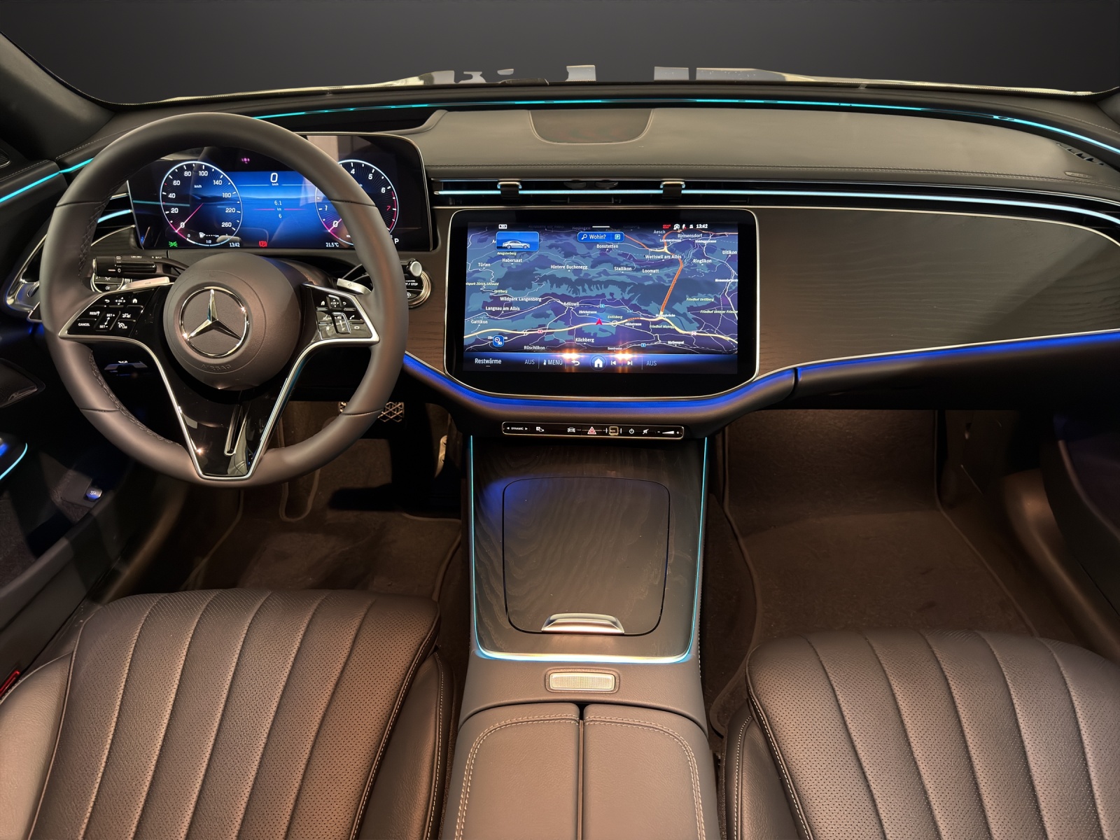 MERCEDES-BENZ E 200 4MATIC Limousine-image-7
