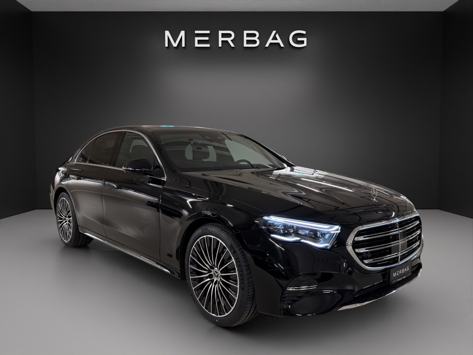 MERCEDES-BENZ E 200 4MATIC Limousine-image-0