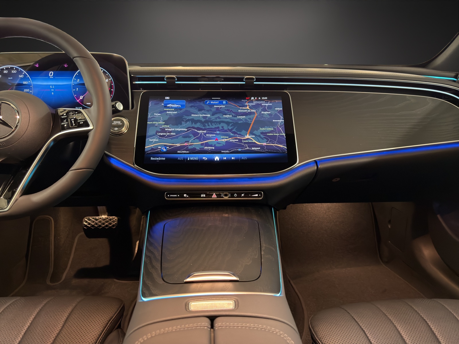 MERCEDES-BENZ E 200 4MATIC Limousine-image-8