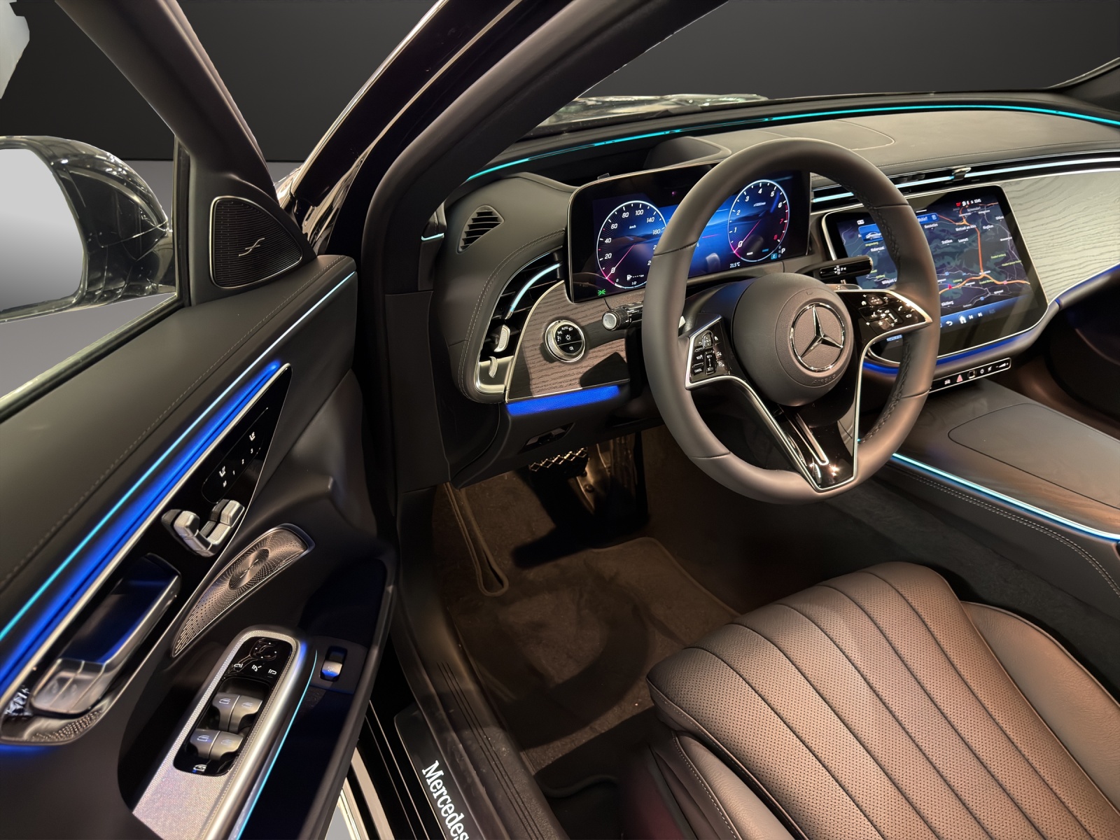 MERCEDES-BENZ E 200 4MATIC Limousine-image-10