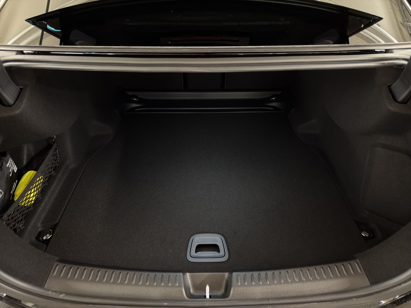 MERCEDES-BENZ E 200 4MATIC Limousine-image-14