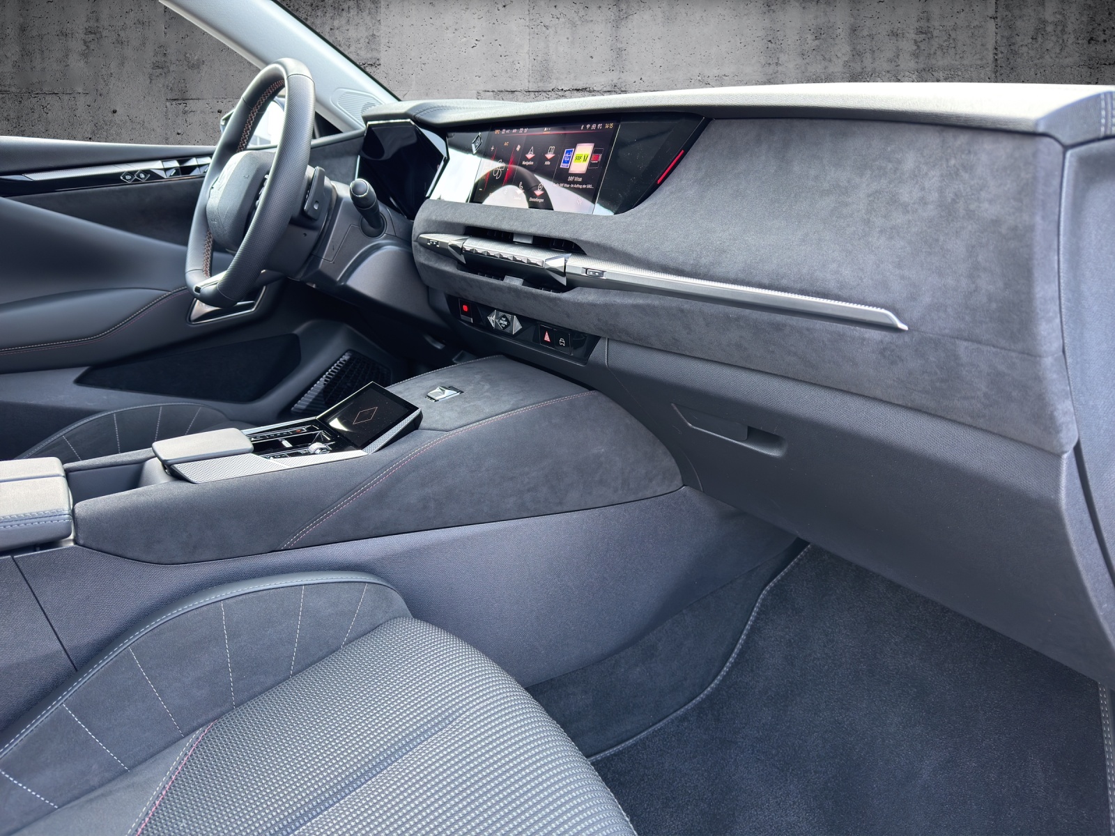 DS AUTOMOBILES DS 4 1.6 E-Tense Performance Line+-image-21