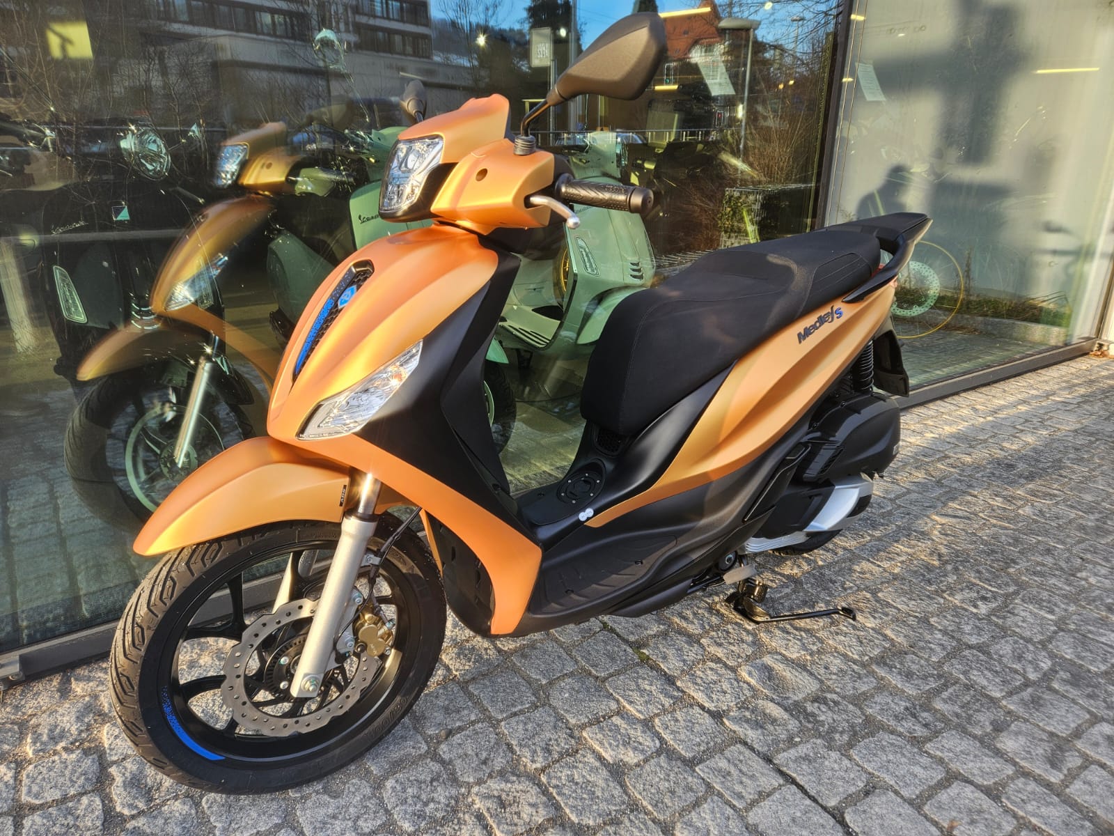 PIAGGIO Medley 125 Sport E5+-showroom-element-2