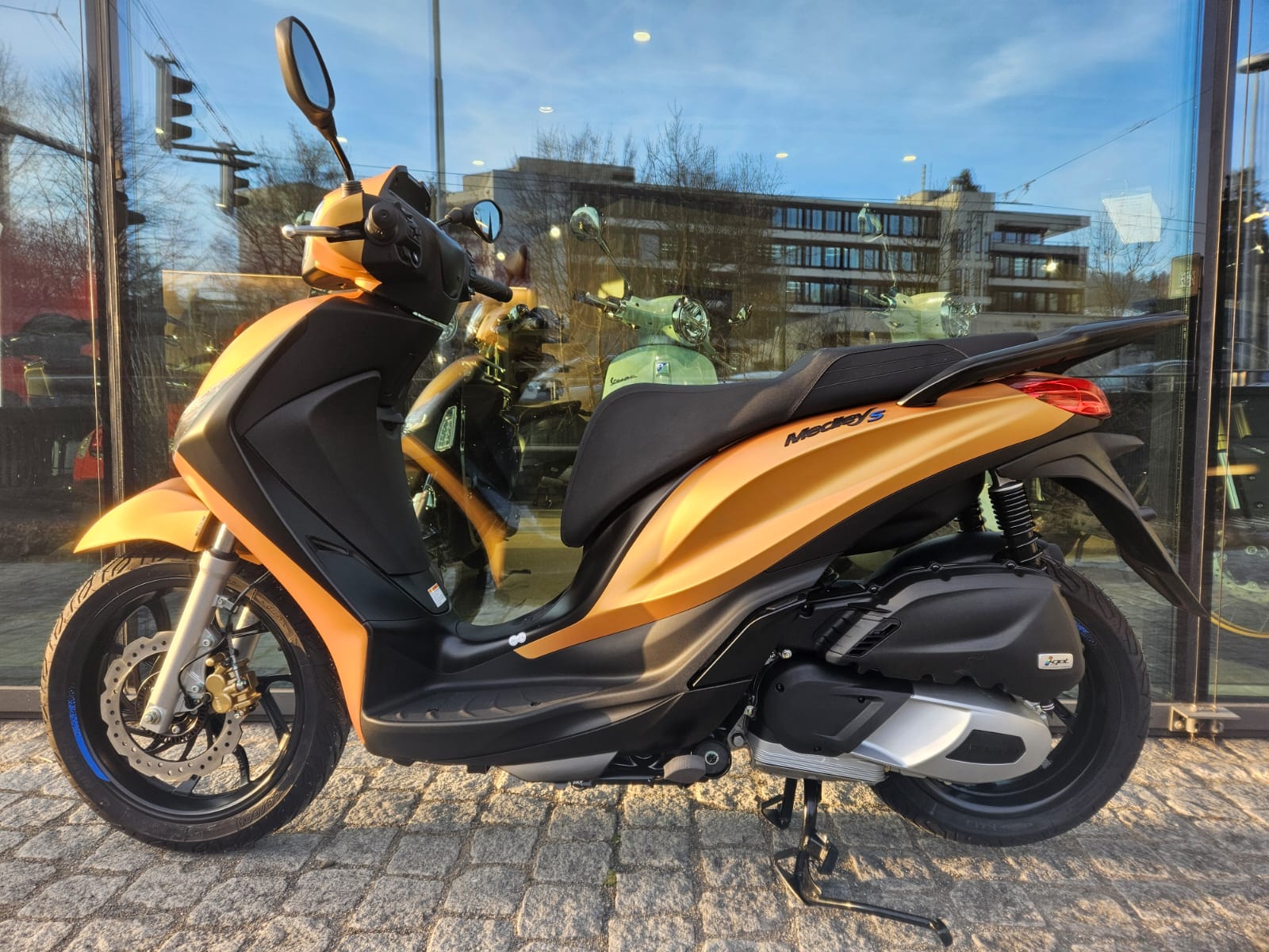 PIAGGIO Medley 125 Sport E5+-showroom-element-3
