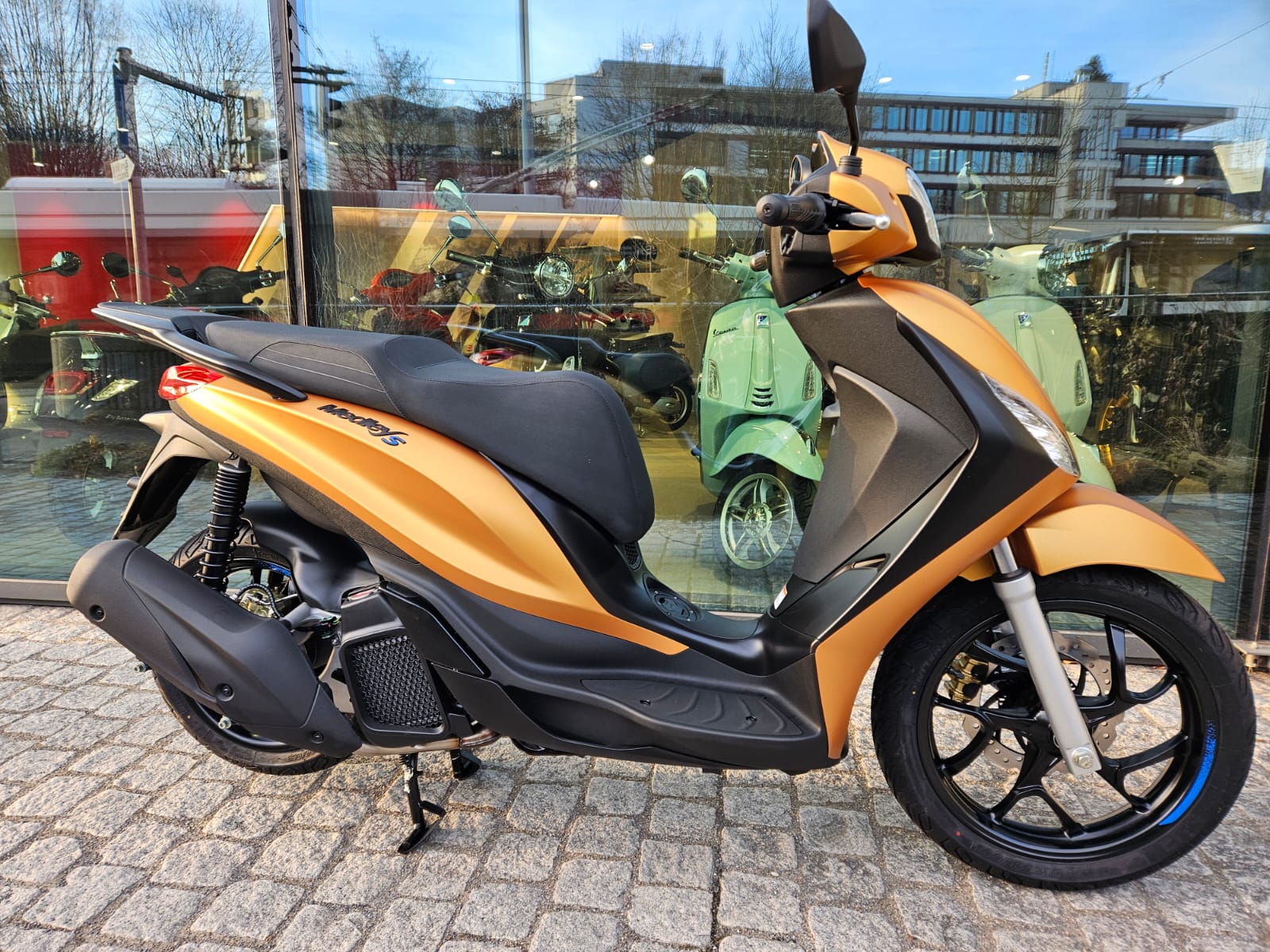 PIAGGIO Medley 125 Sport E5+-showroom-element-1