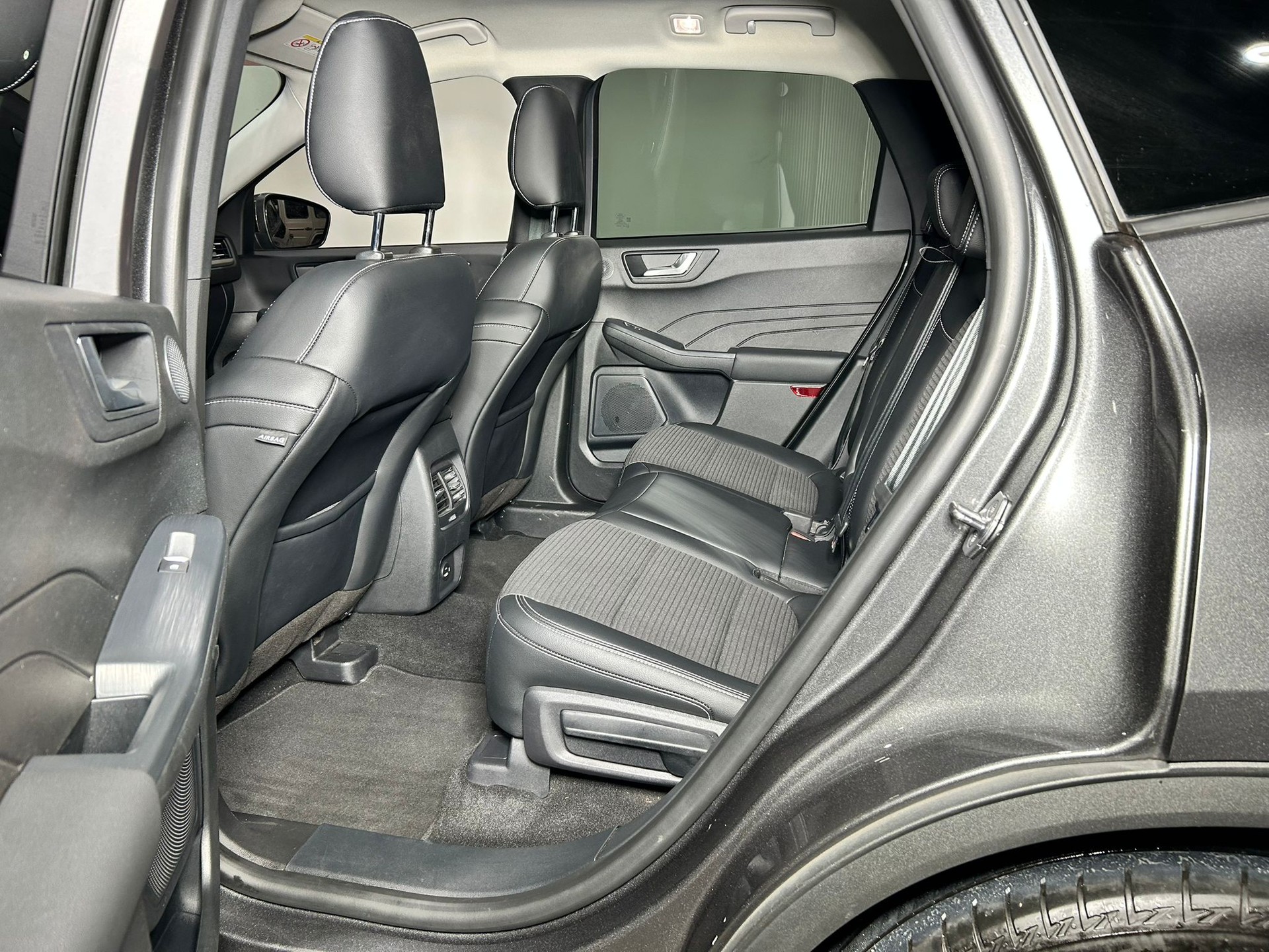 FORD Kuga 2.5 Hybrid Titanium X 4x4-image-9