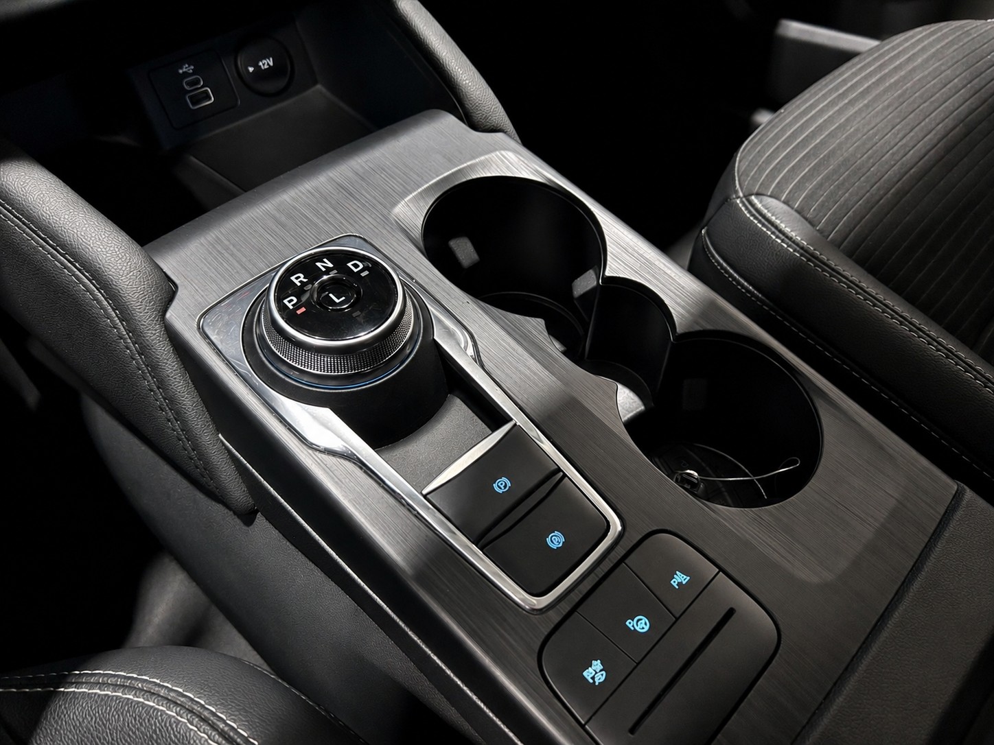 FORD Kuga 2.5 Hybrid Titanium X 4x4-image-16