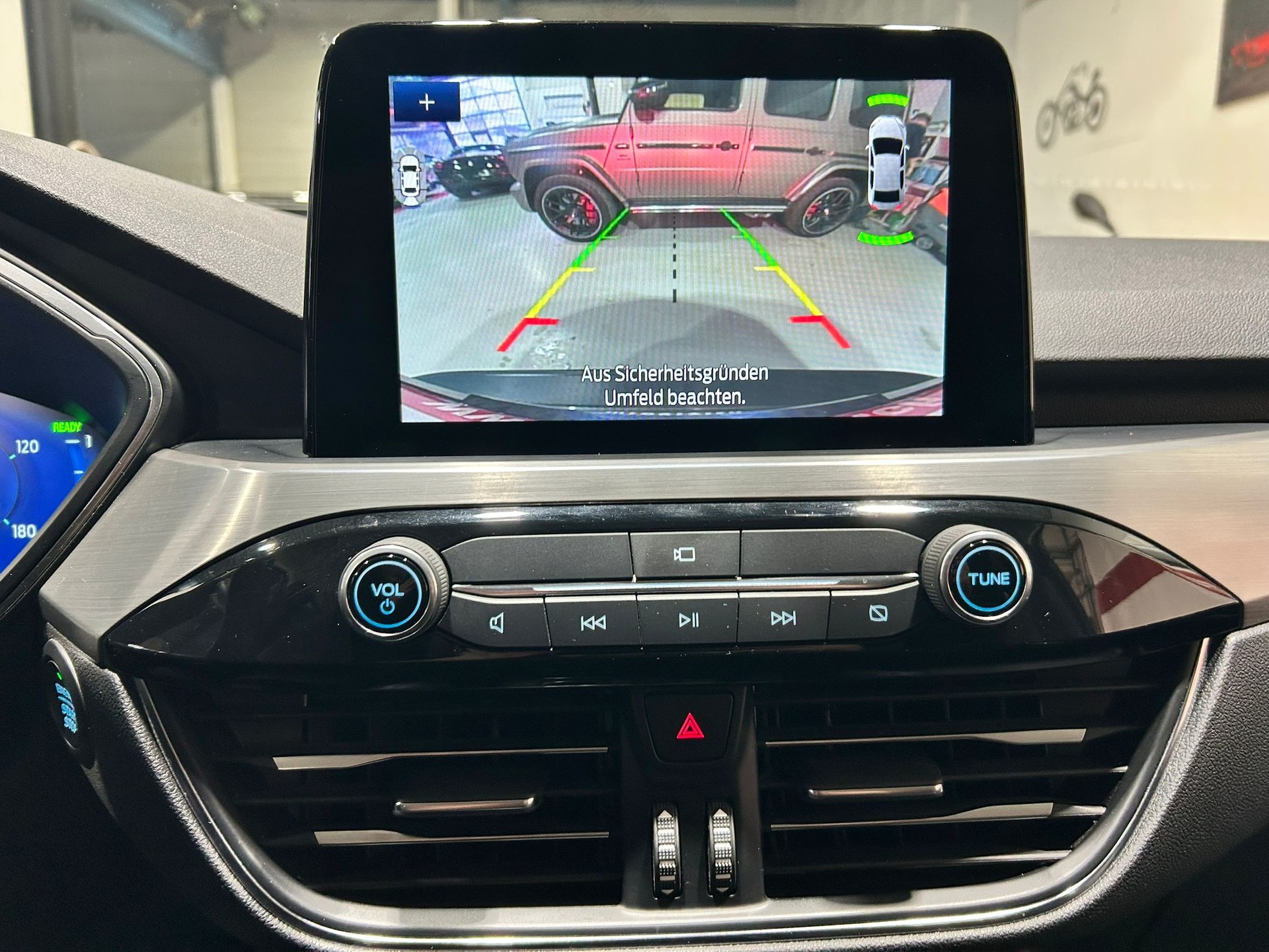 FORD Kuga 2.5 Hybrid Titanium X 4x4-image-16
