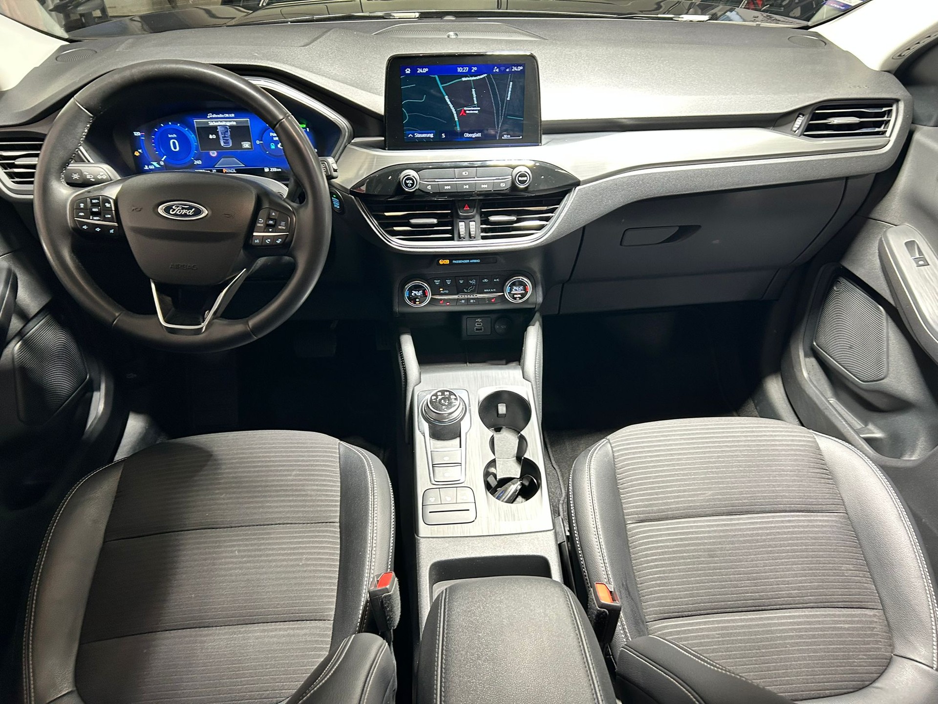 FORD Kuga 2.5 Hybrid Titanium X 4x4-image-13