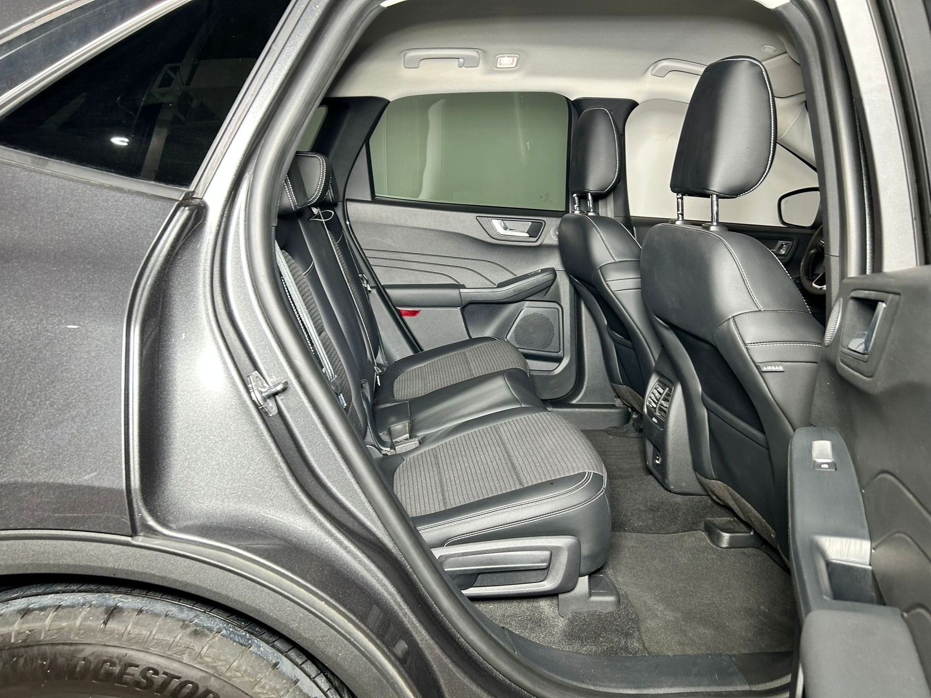 FORD Kuga 2.5 Hybrid Titanium X 4x4-image-10