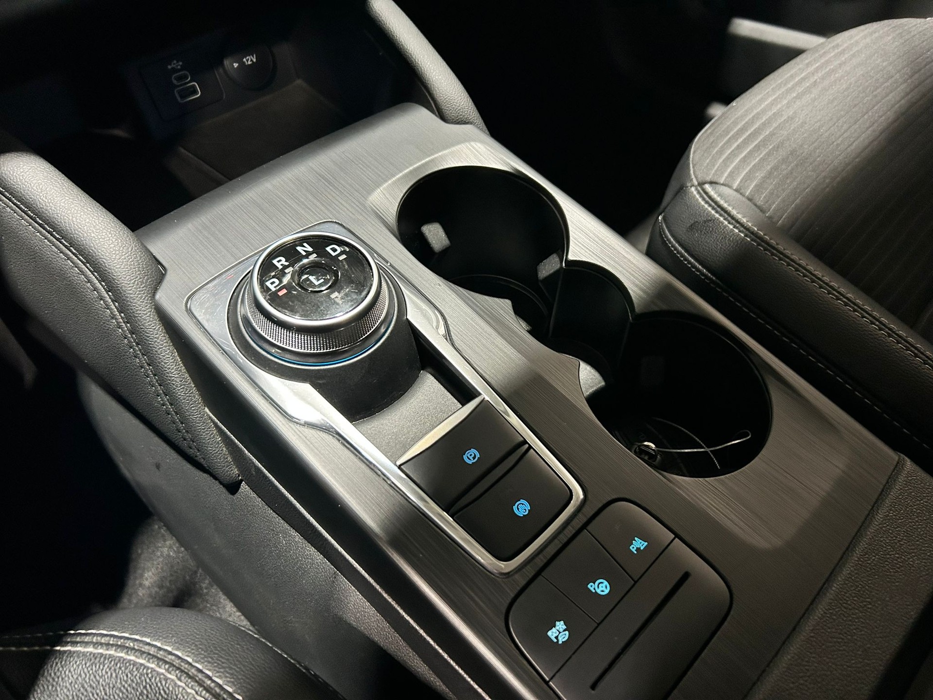 FORD Kuga 2.5 Hybrid Titanium X 4x4-image-15