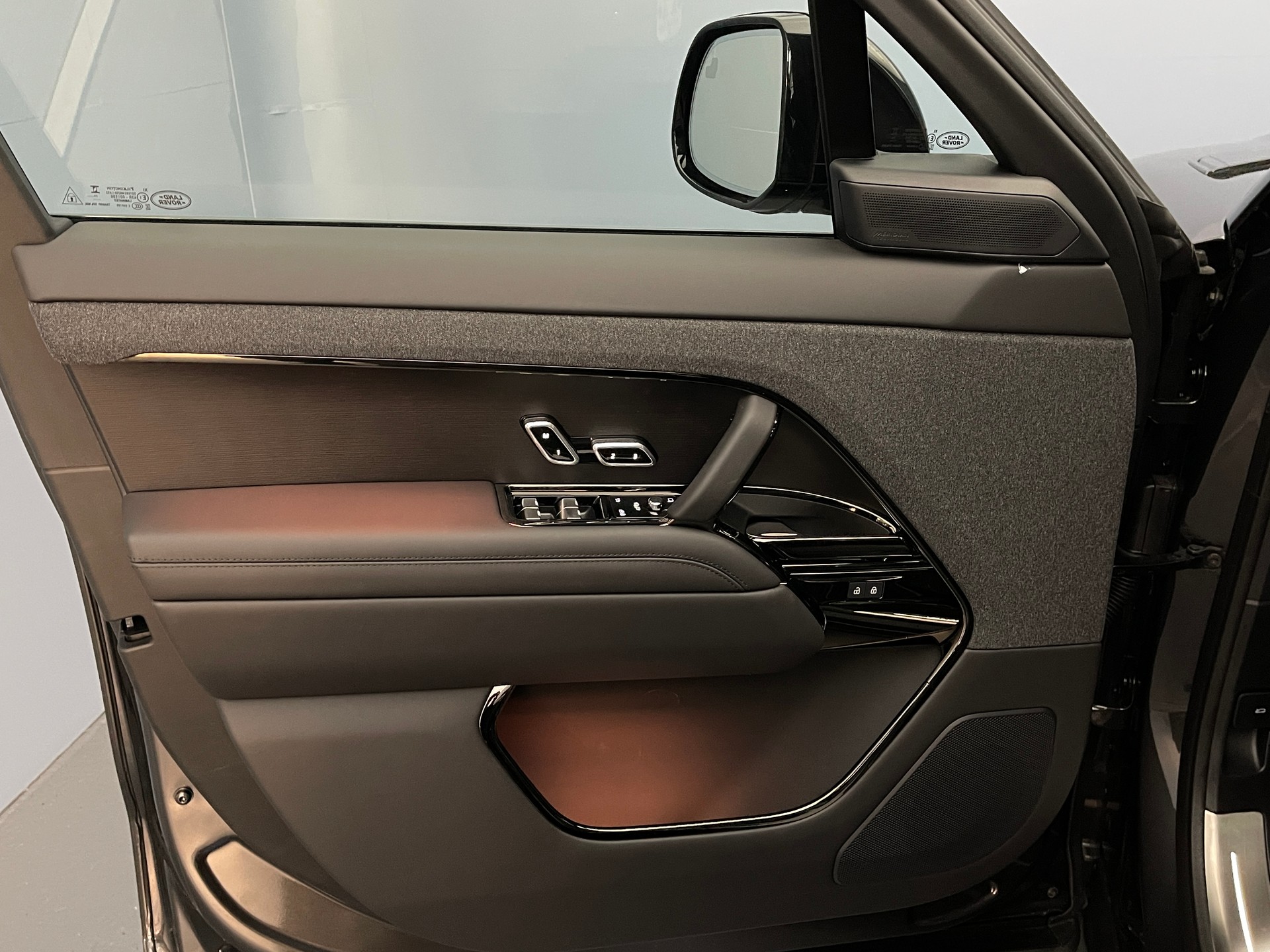 LAND ROVER Range Rover Sport 3.0 I6 P550e Autobiography-image-5