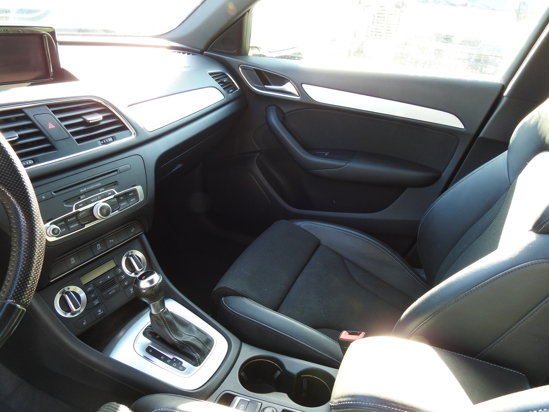 AUDI Q3 2.0 TDI quattro S-tronic S-Line-image-12