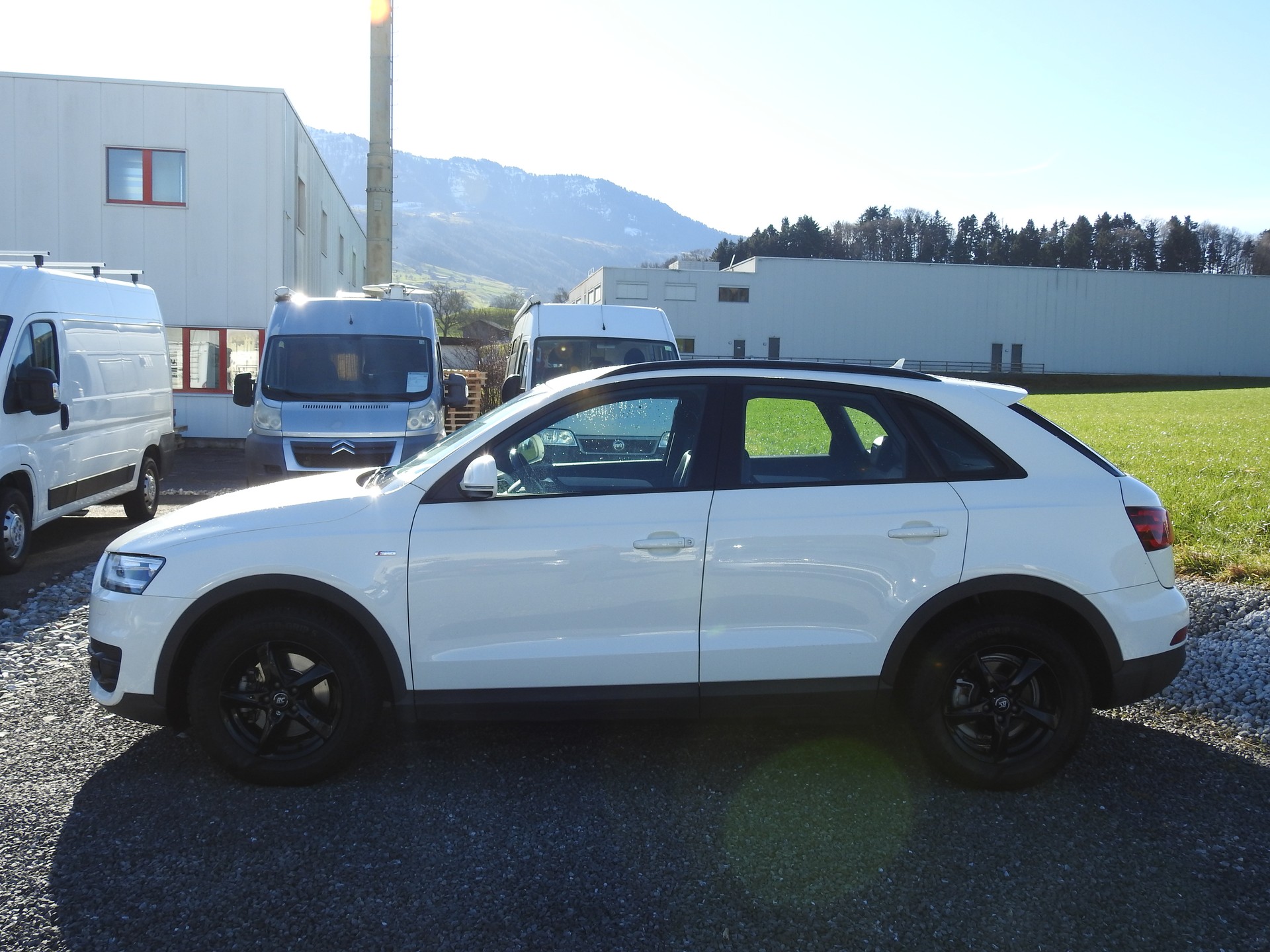 AUDI Q3 2.0 TDI quattro S-tronic S-Line-image-1