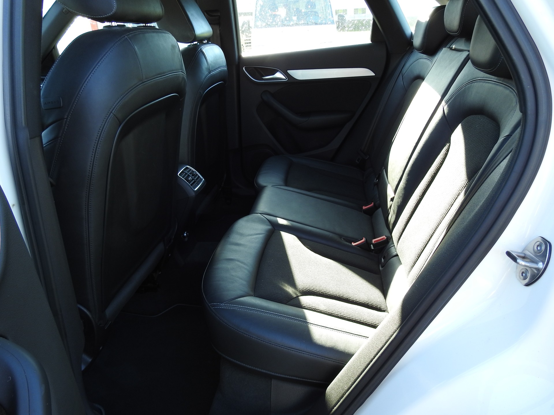 AUDI Q3 2.0 TDI quattro S-tronic S-Line-image-14