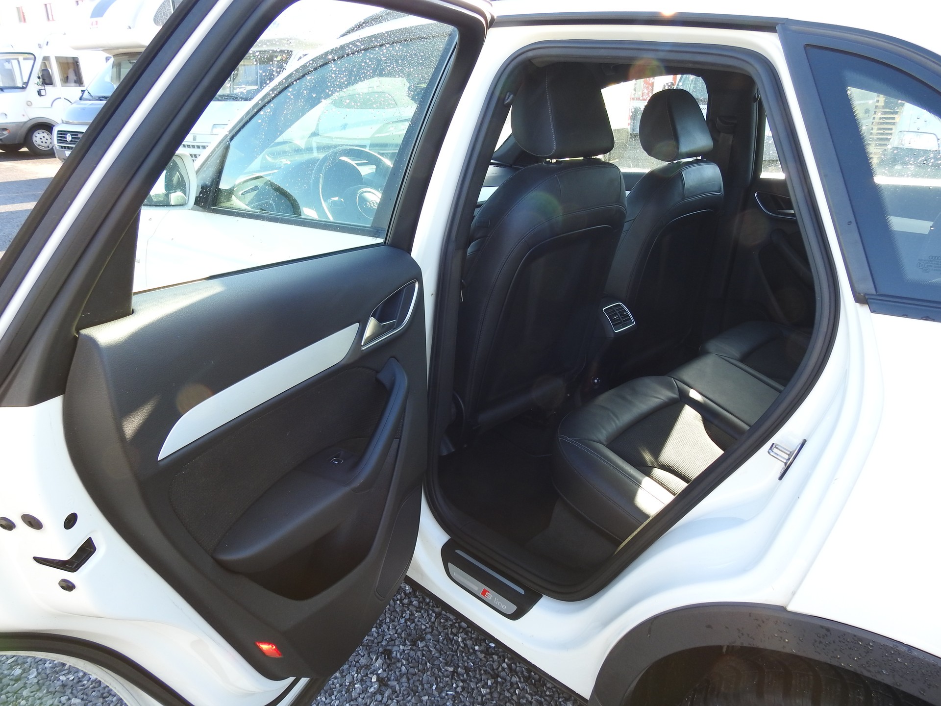 AUDI Q3 2.0 TDI quattro S-tronic S-Line-image-13