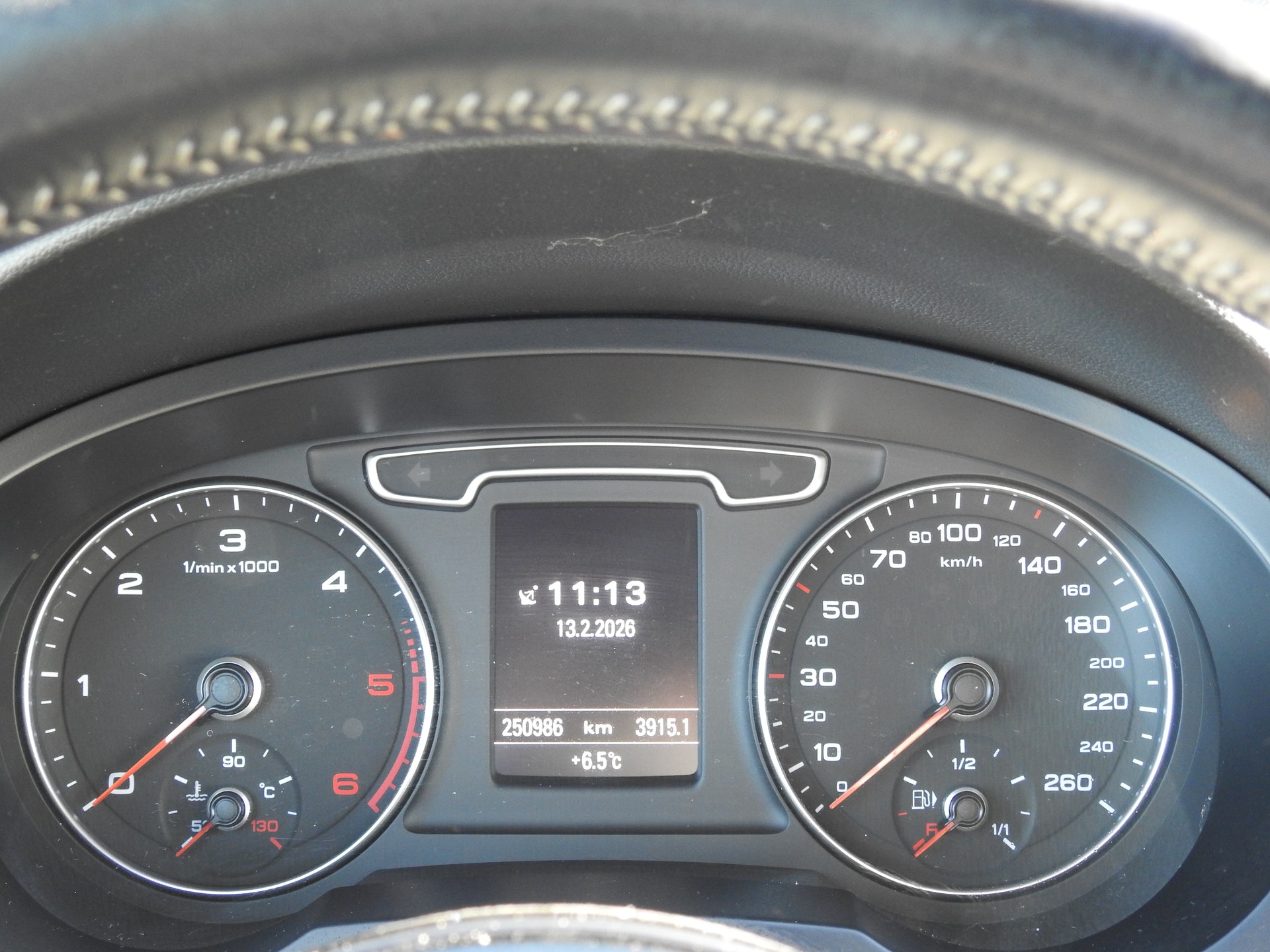 AUDI Q3 2.0 TDI quattro S-tronic S-Line-image-23