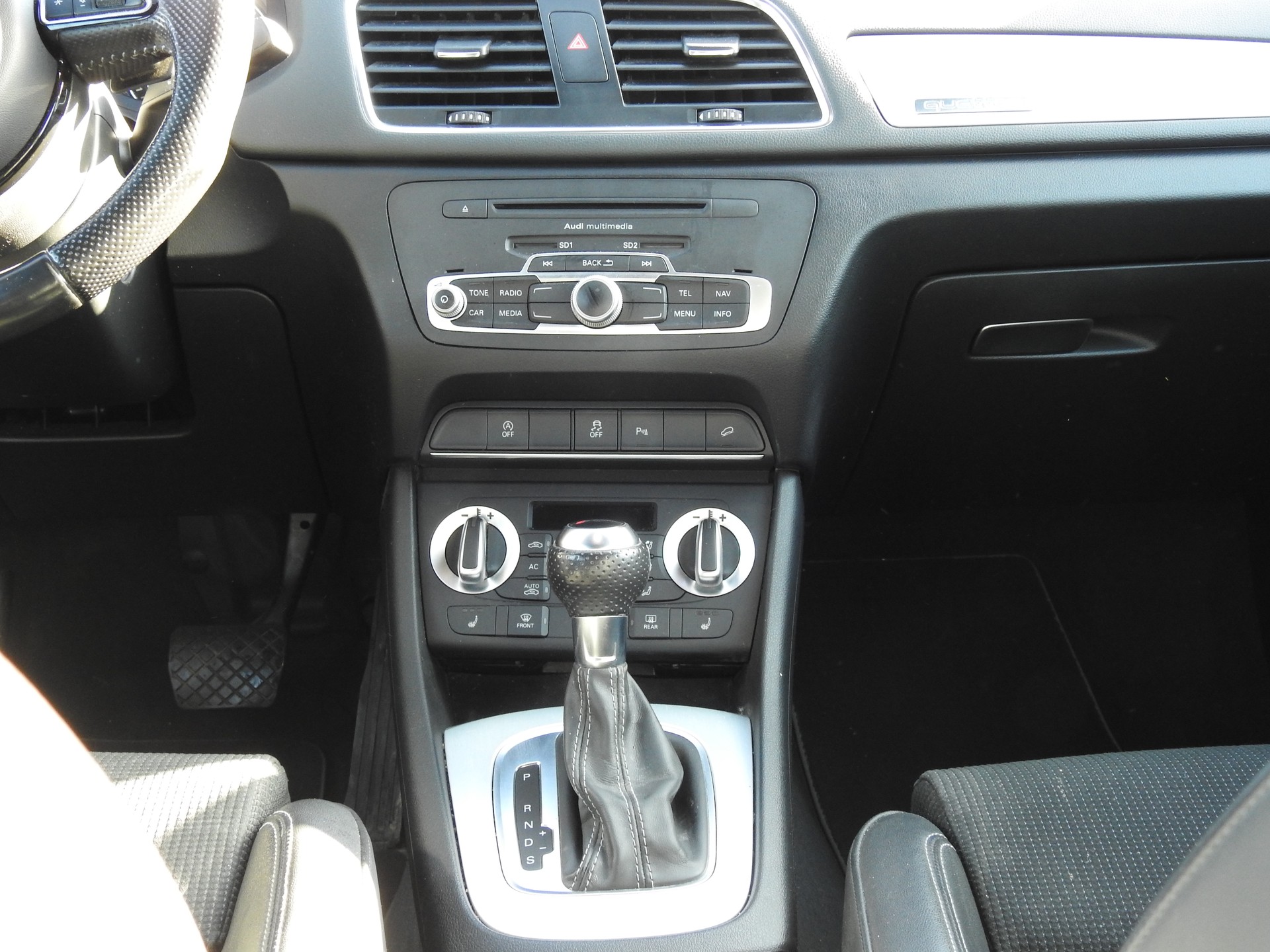 AUDI Q3 2.0 TDI quattro S-tronic S-Line-image-17