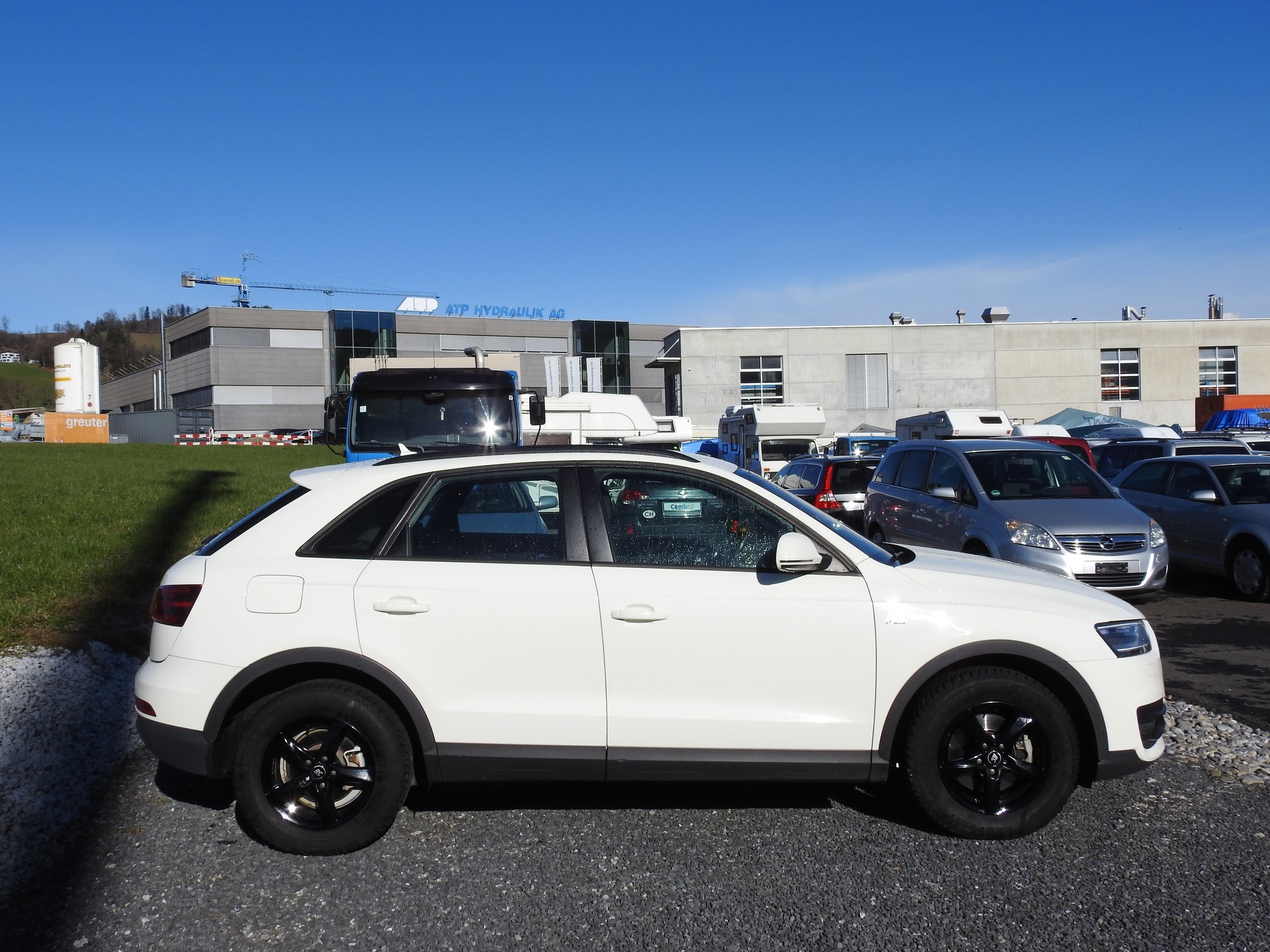 AUDI Q3 2.0 TDI quattro S-tronic S-Line-image-5