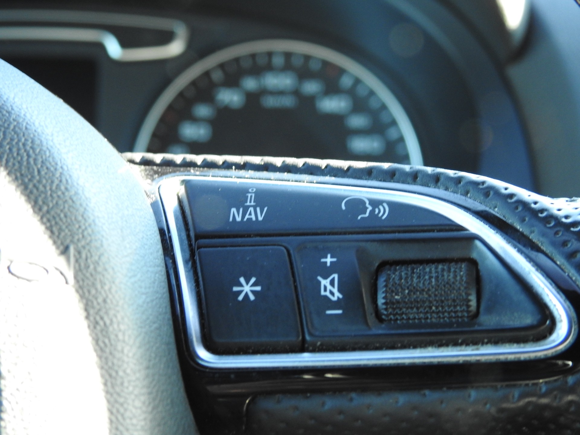 AUDI Q3 2.0 TDI quattro S-tronic S-Line-image-26