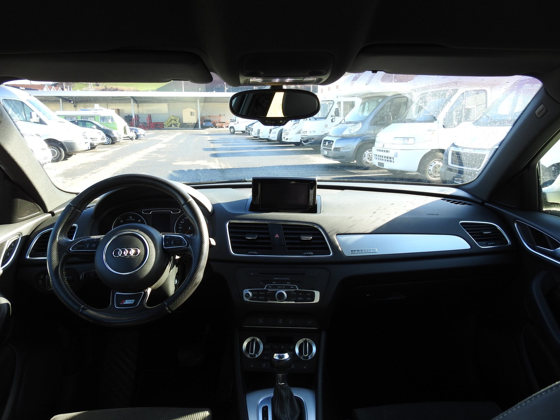 AUDI Q3 2.0 TDI quattro S-tronic S-Line-image-16
