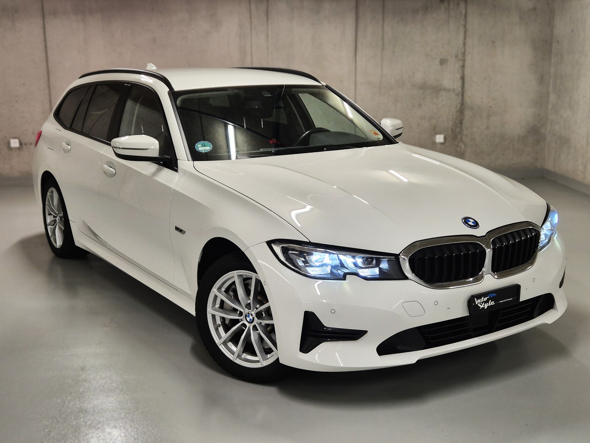 BMW 330e Touring Steptronic