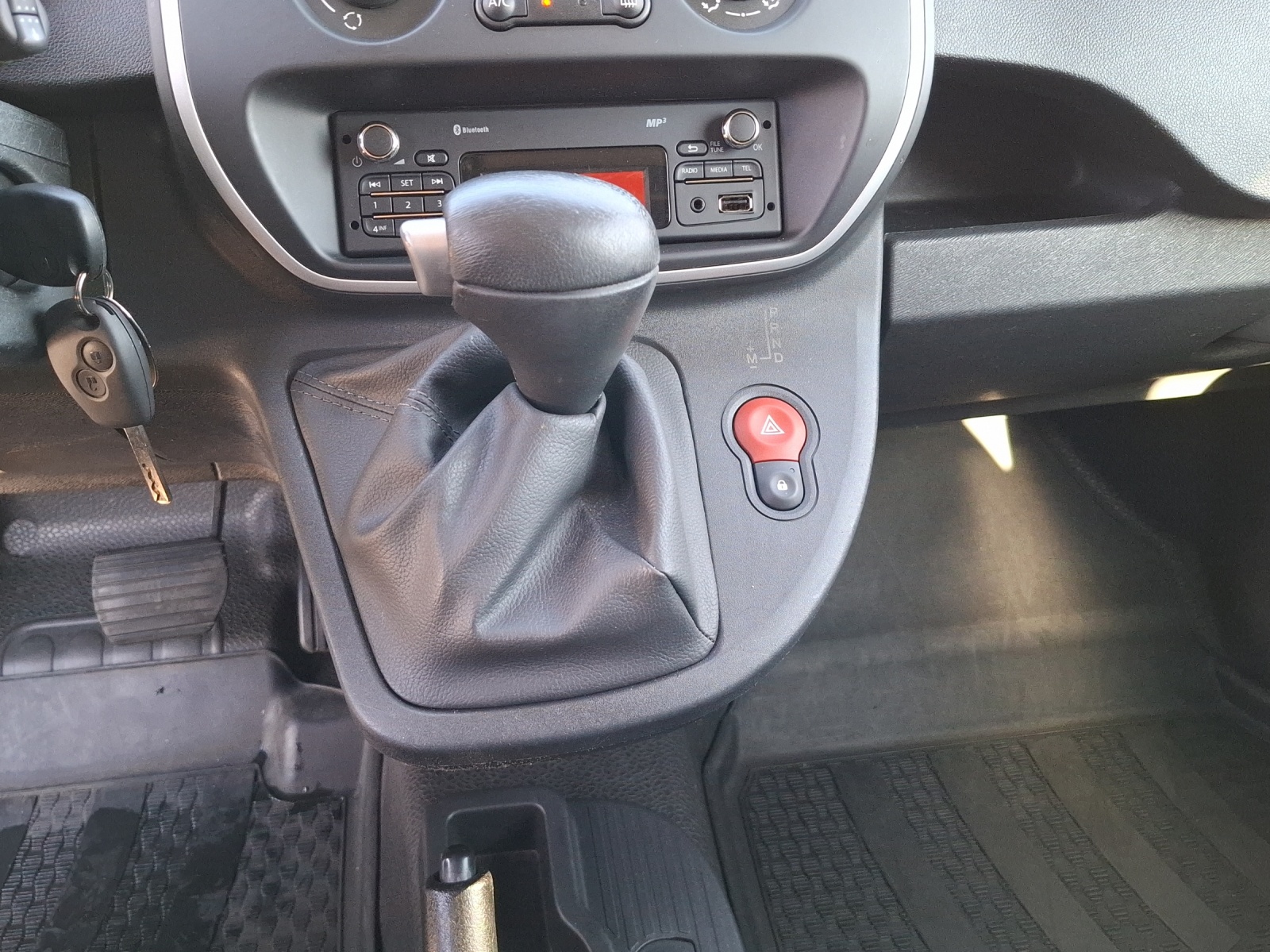 RENAULT Kangoo Medium dCi 90 EDC Business A // Grosse Service +Zahnriemen ersetzt mit 77148 km 2025-image-11