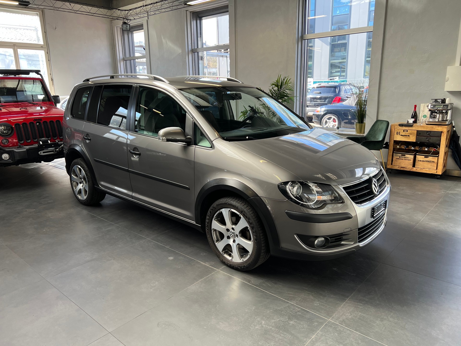 VW CrossTouran 2.0 TDI DSG-image-2