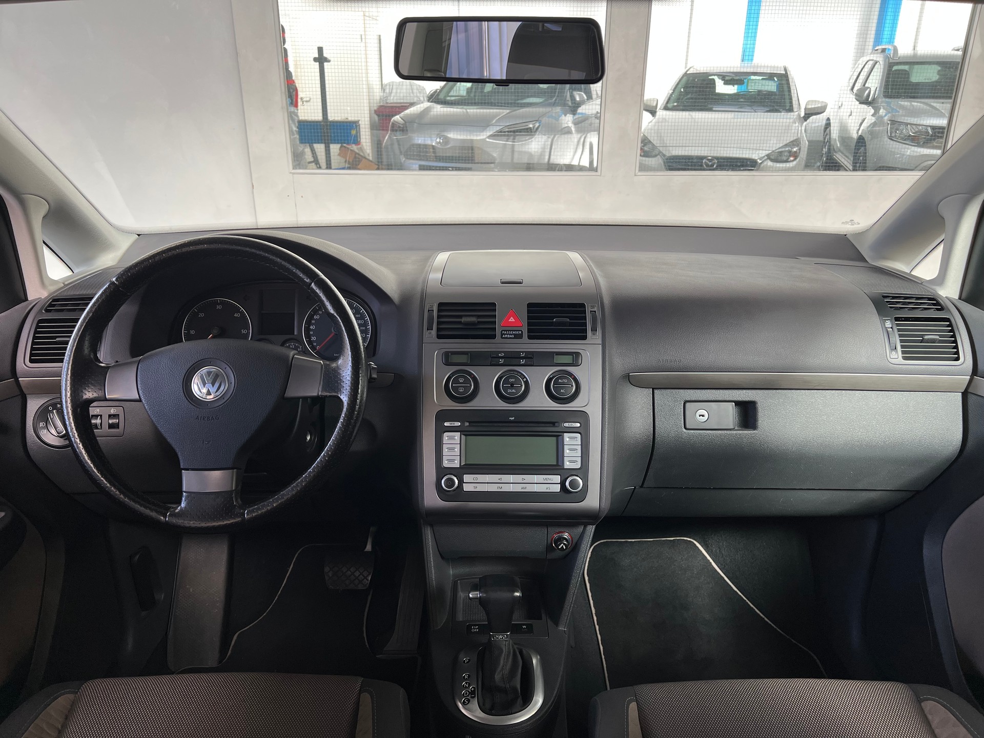 VW CrossTouran 2.0 TDI DSG-image-4