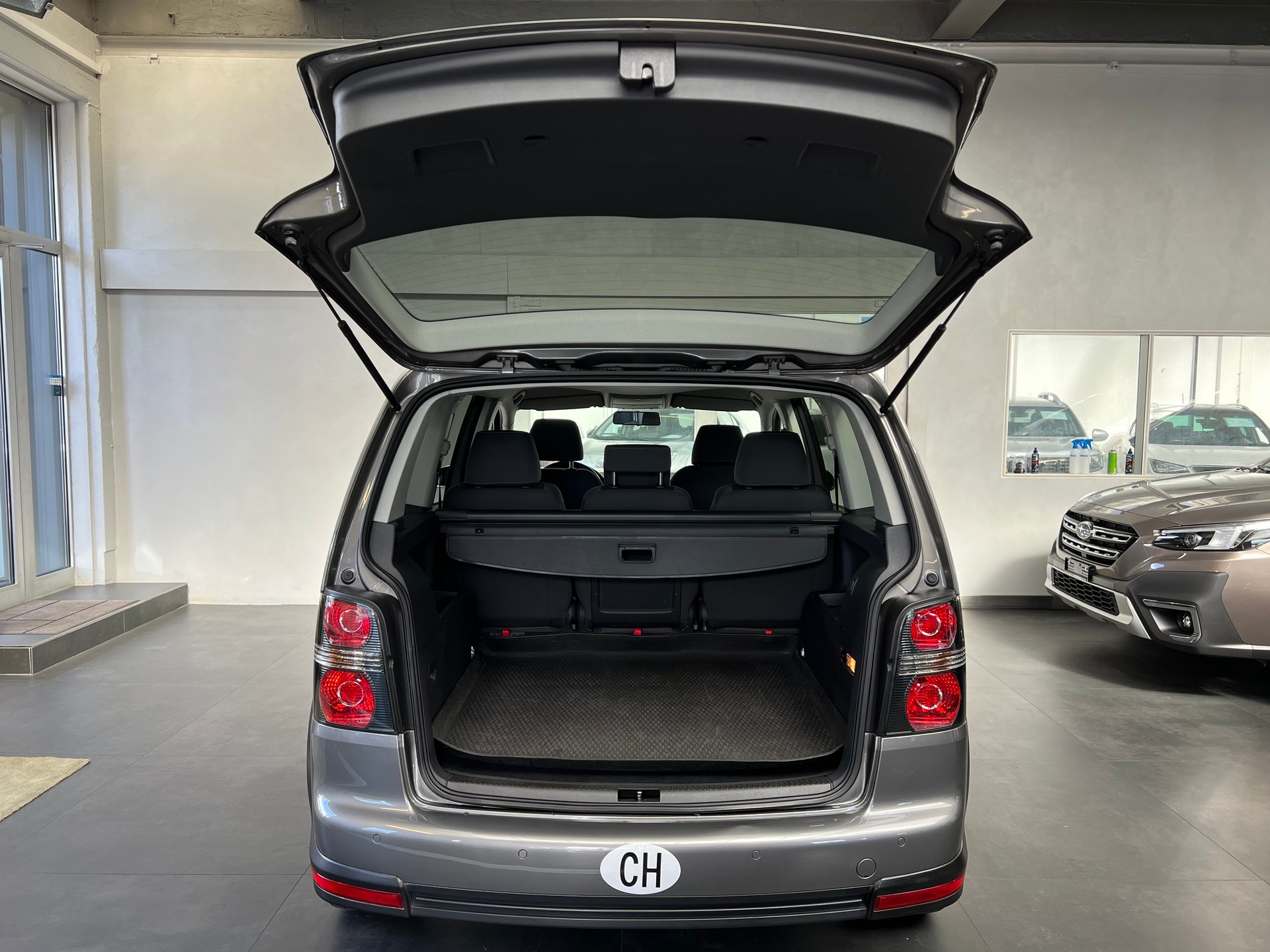 VW CrossTouran 2.0 TDI DSG-image-9