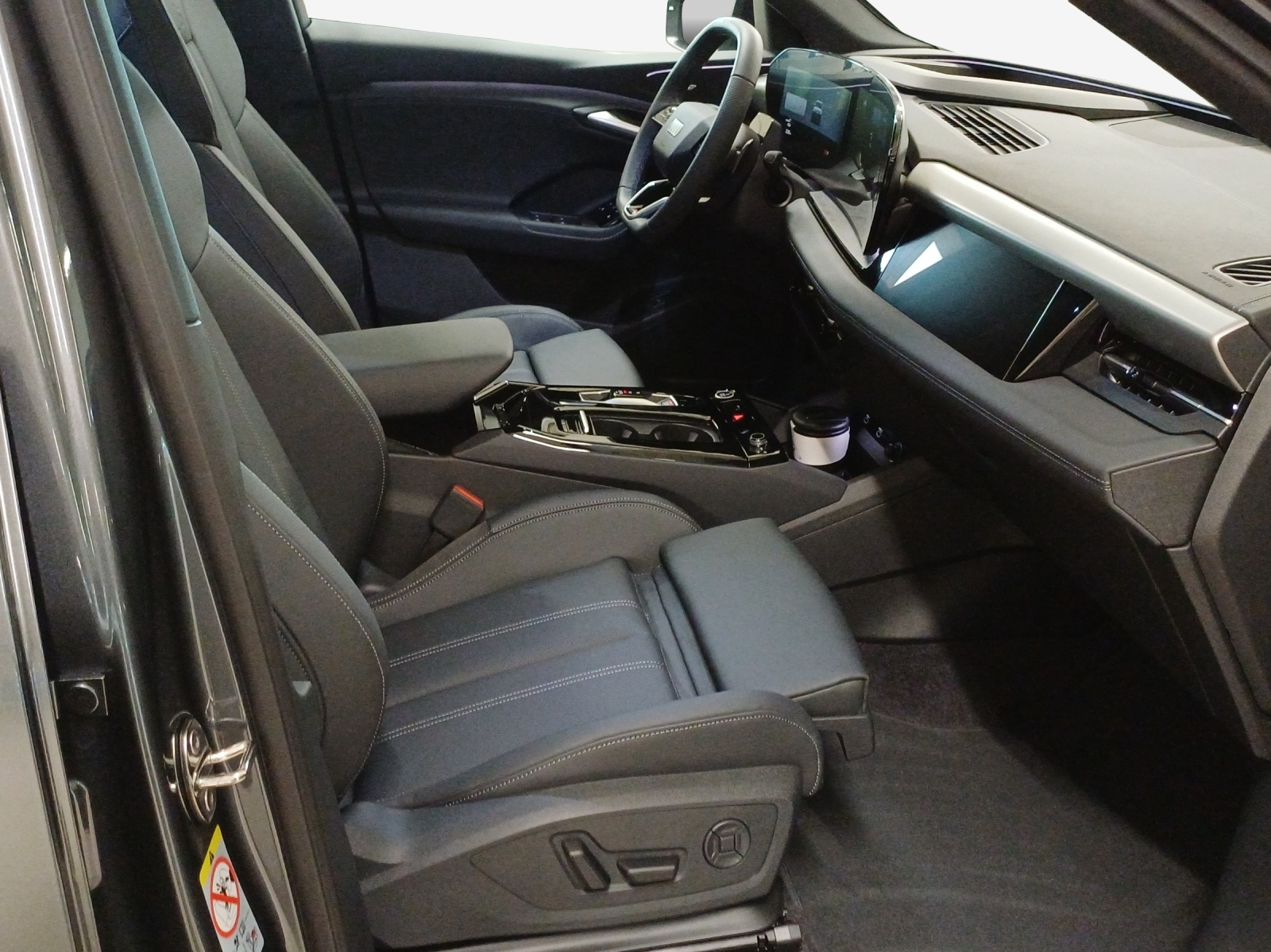 AUDI Q6 e-tron quattro-image-15