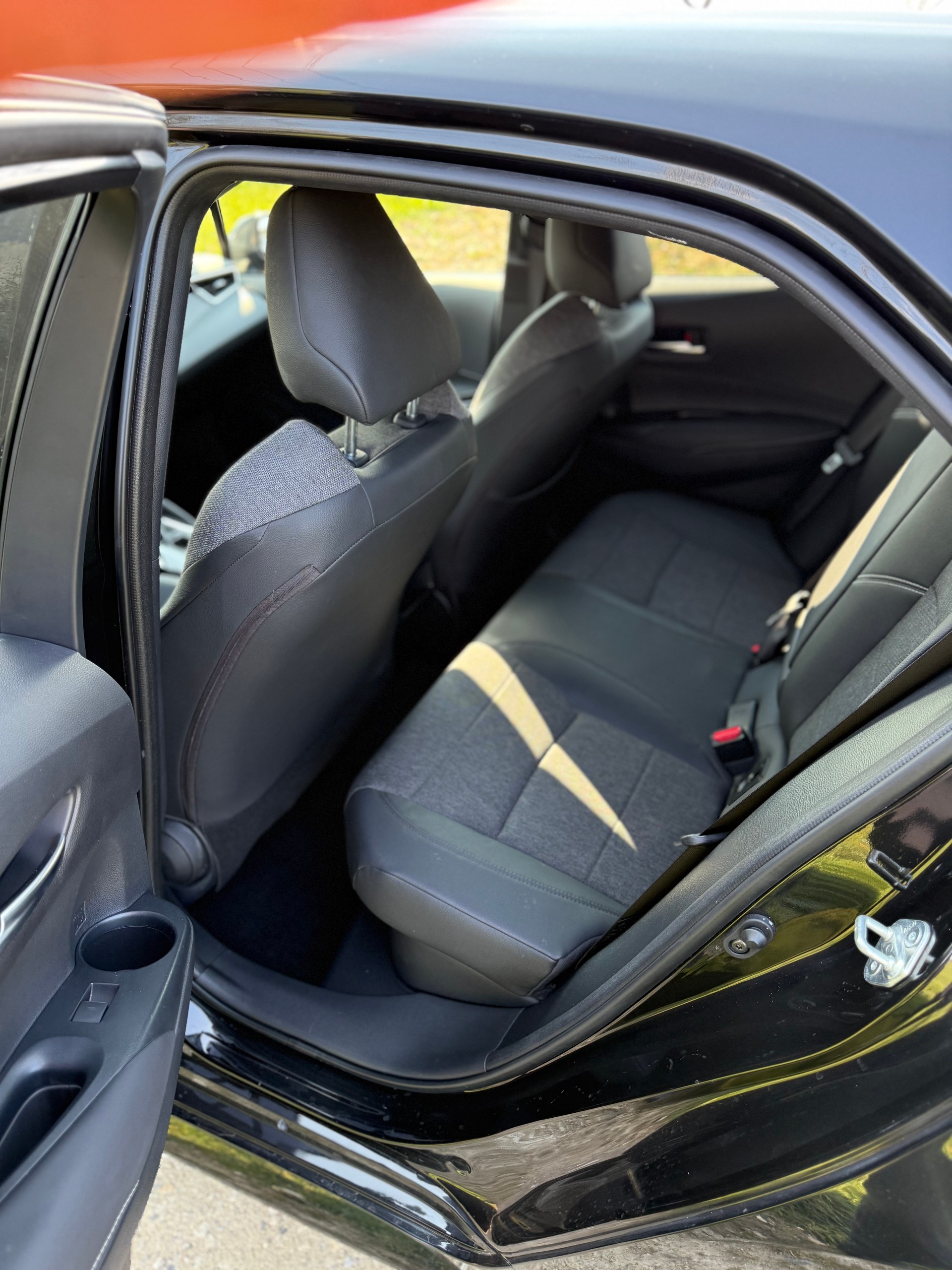 TOYOTA Corolla 2.0 HSD GR-S e-CVT Leasing Finanzierung Möglich-image-8